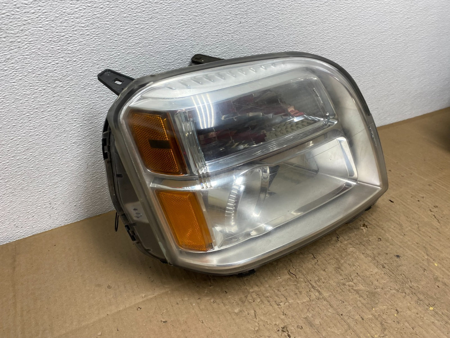 2010 - 2015 GMC Terrain Halogen Passenger Right Rh Side Headlight DEPO AB8523 DW2
