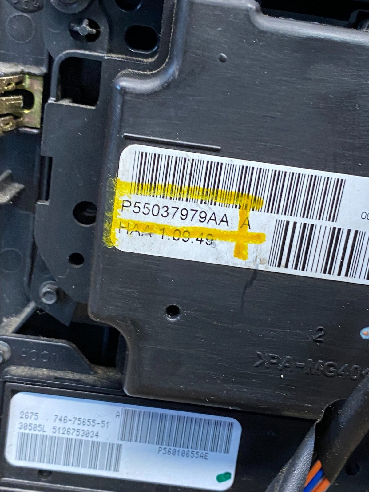 2005 to 2007 Jeep Commander Grand Cherokee A/C Climate Control Bezel M6553 DG7