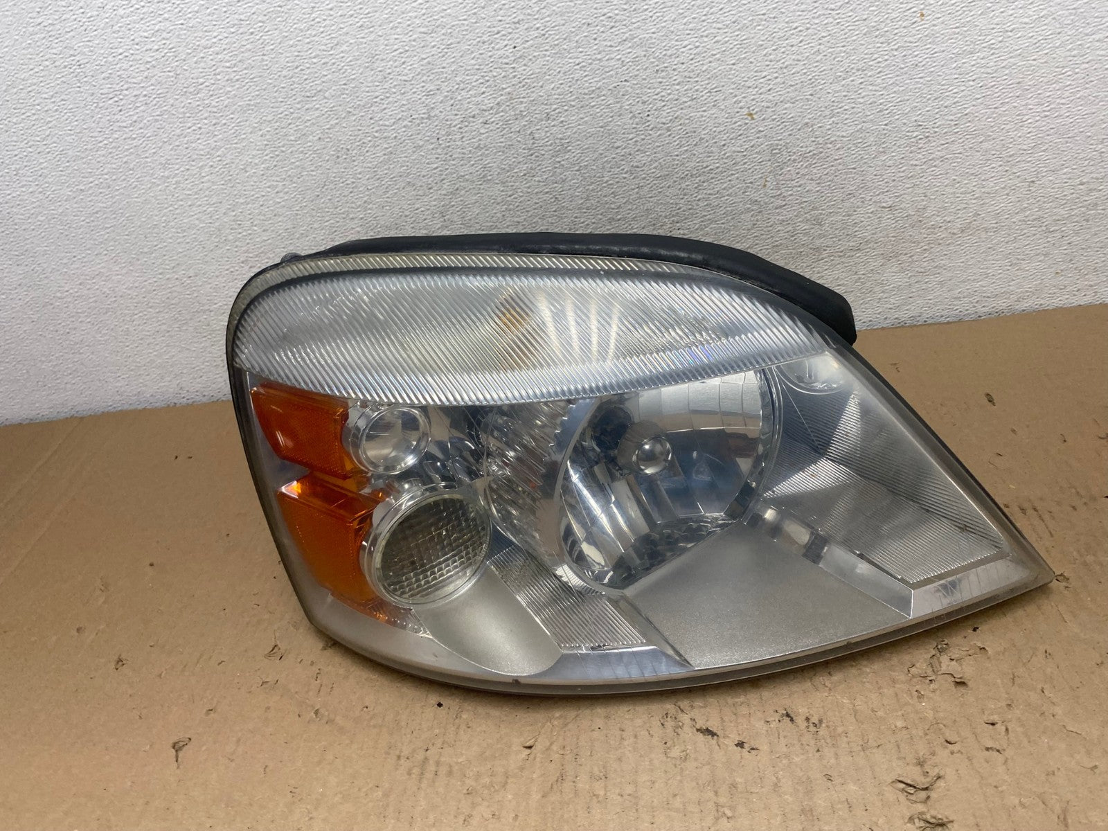2004 - 2007 Ford Freestar Right Passenger Side Headlight Halogen AF4285 LK0