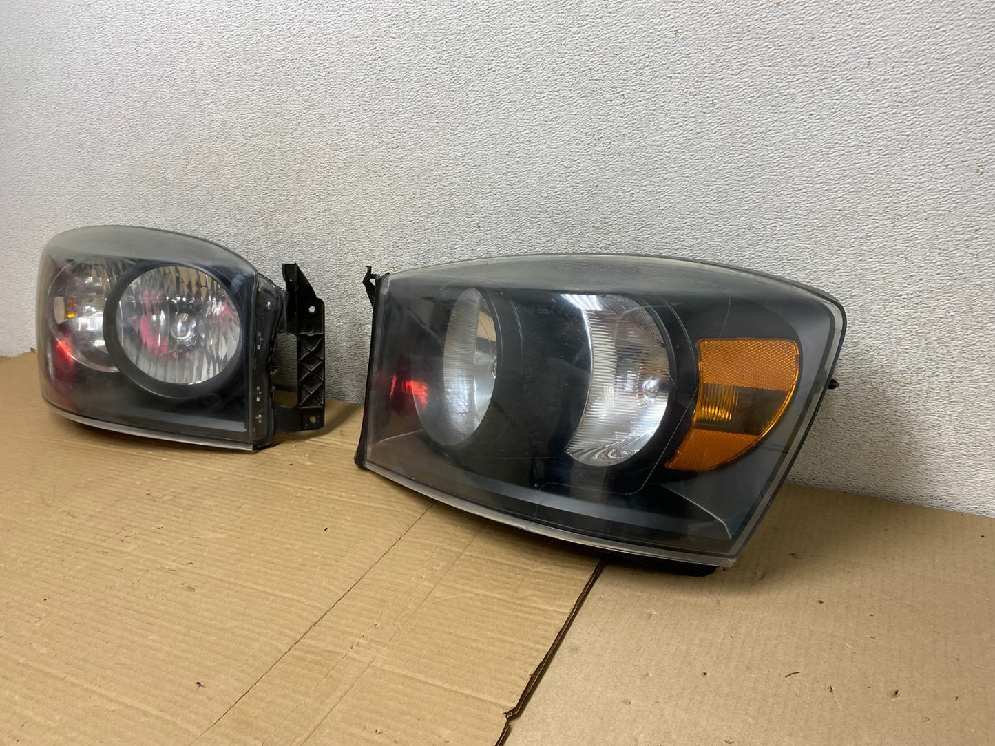 2006 to 2008 Dodge Ram Left+Right Side Set Halogen Headlights AG8919 DW2