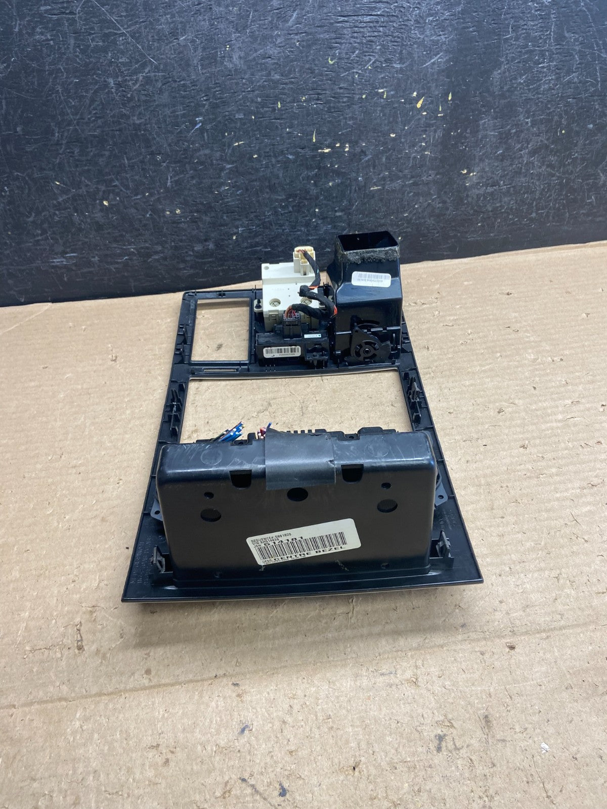 2008 to 2010 Chrysler 300 Dash Heater A/C Climate Control Radio Panel AH5323 DG3