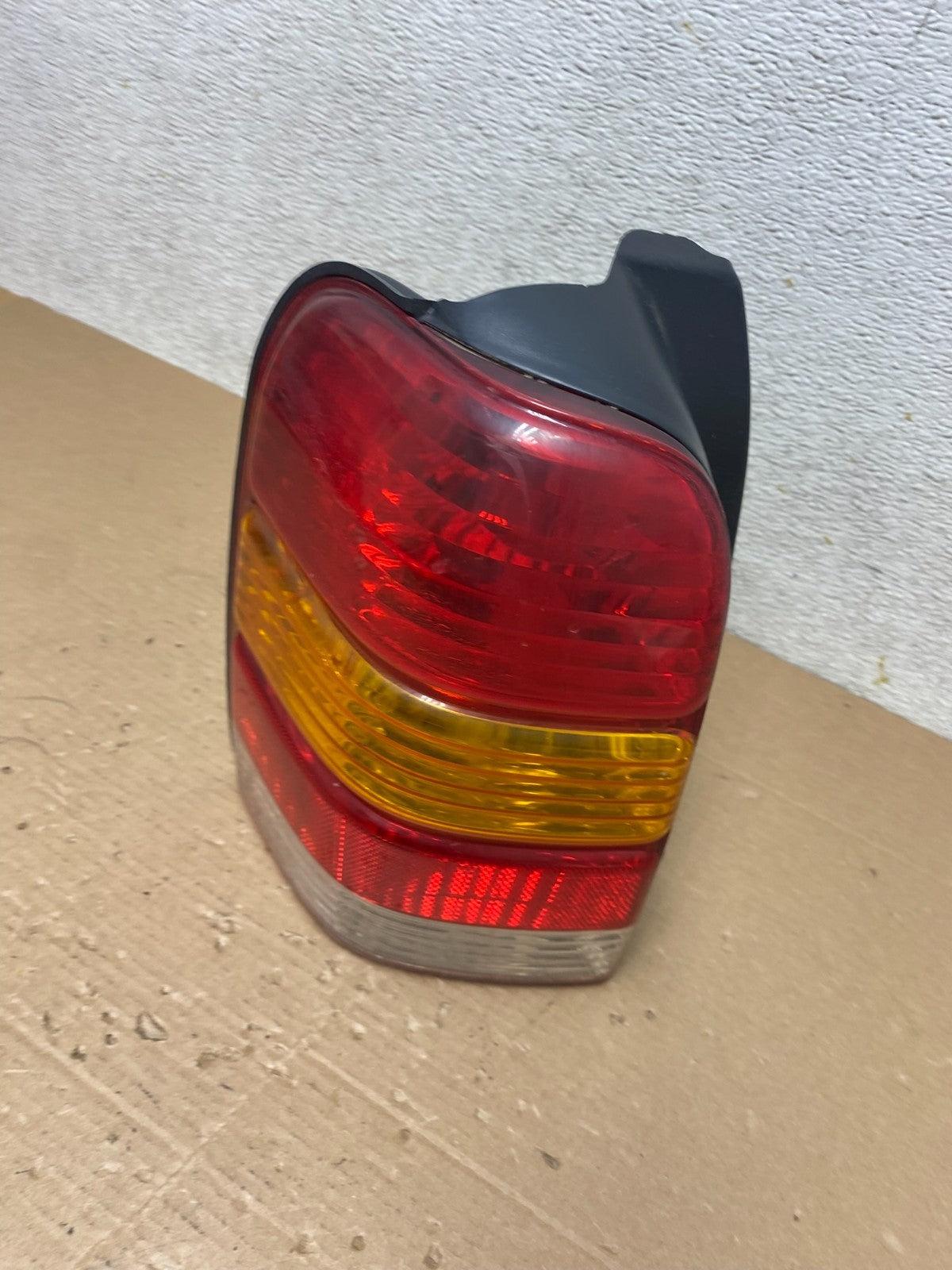 2001 to 2007 Ford Escape Left Driver Lh Side Tail Light Oem R0568 DW1