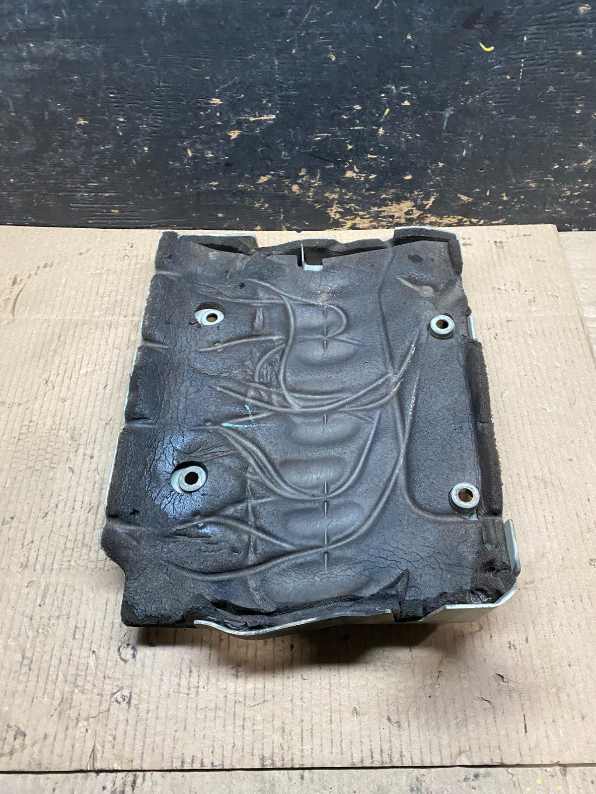 1998 to 2002 Oldsmobile Intrigue Aurora Engine Cover 3.5L W5603 DG7