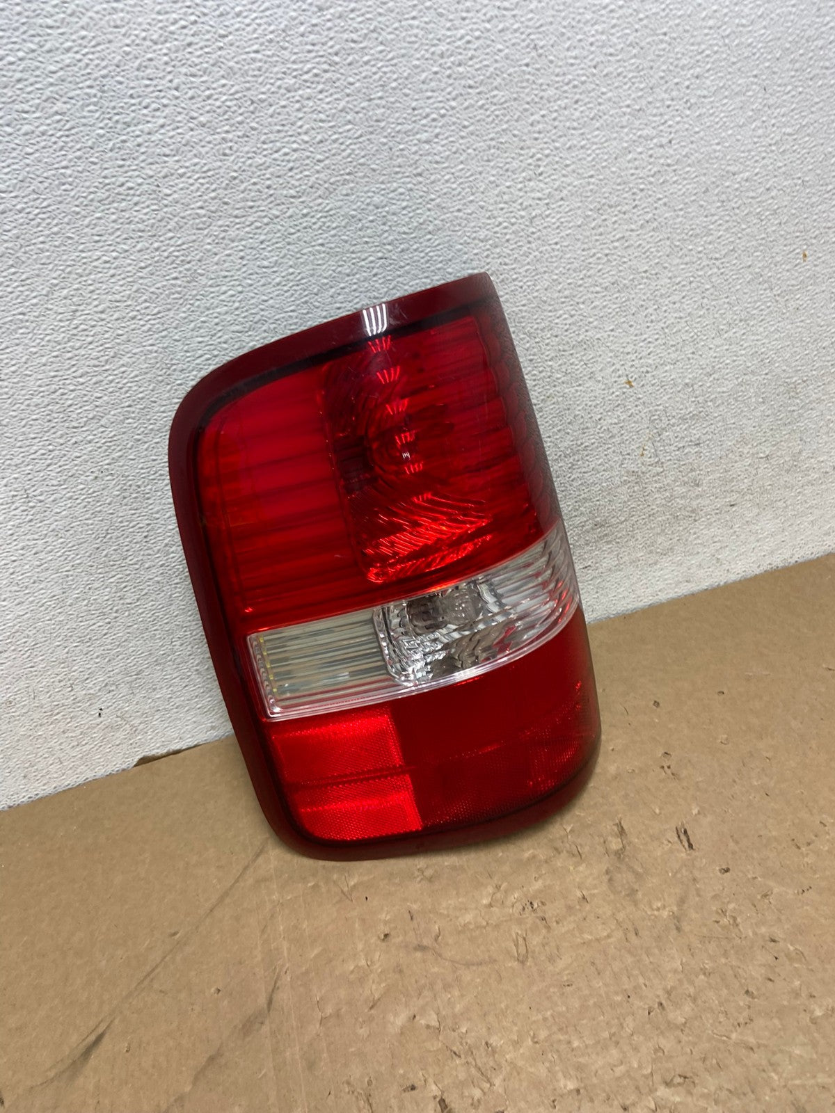 2004 to 2008 Ford F150 F-150 Left Driver LH Side Tail Light AG1098 LK2