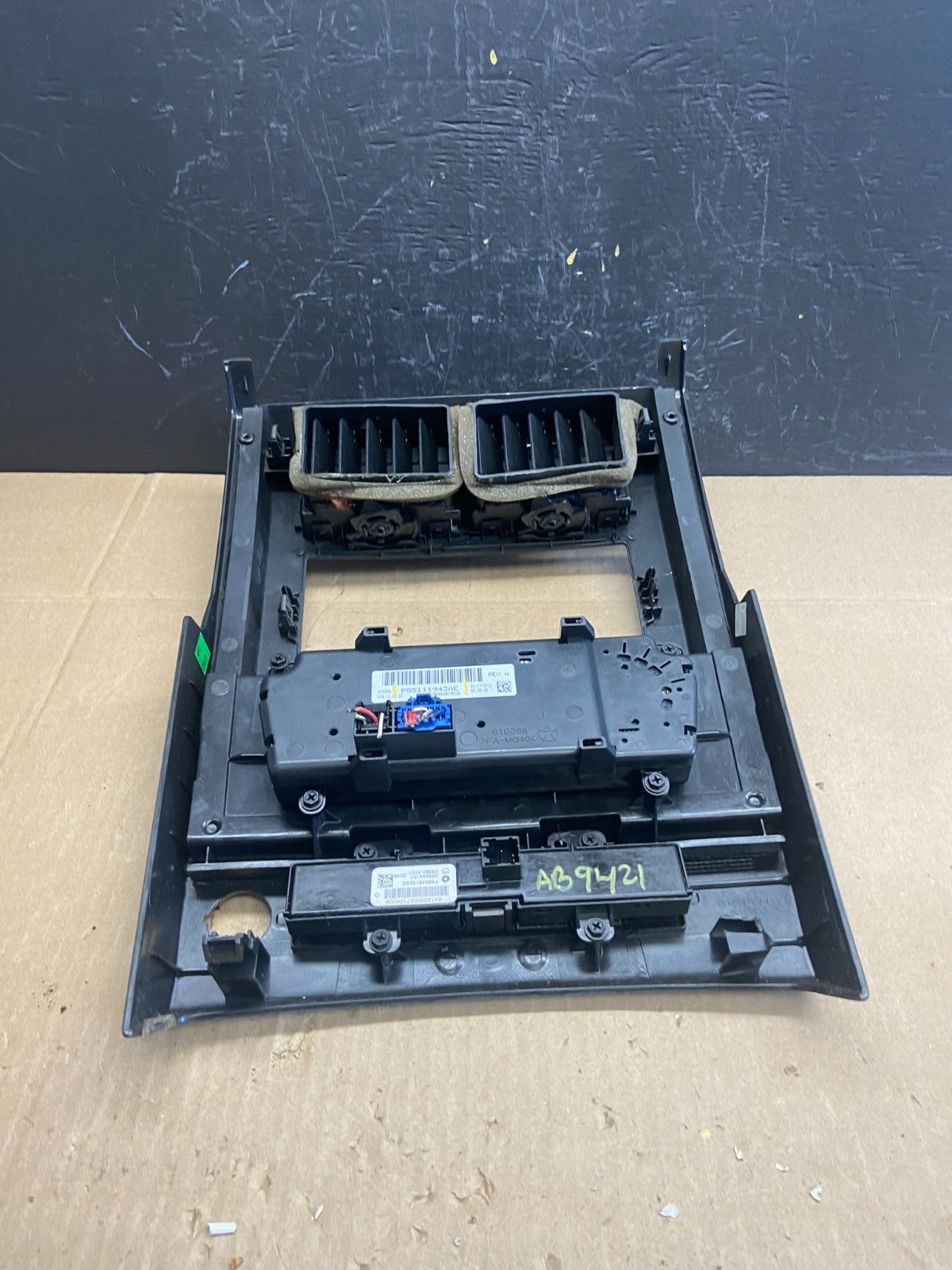2008 to 2012 Jeep Liberty Dash Climate Temperature Control Radio Bezel AB9421 DG4