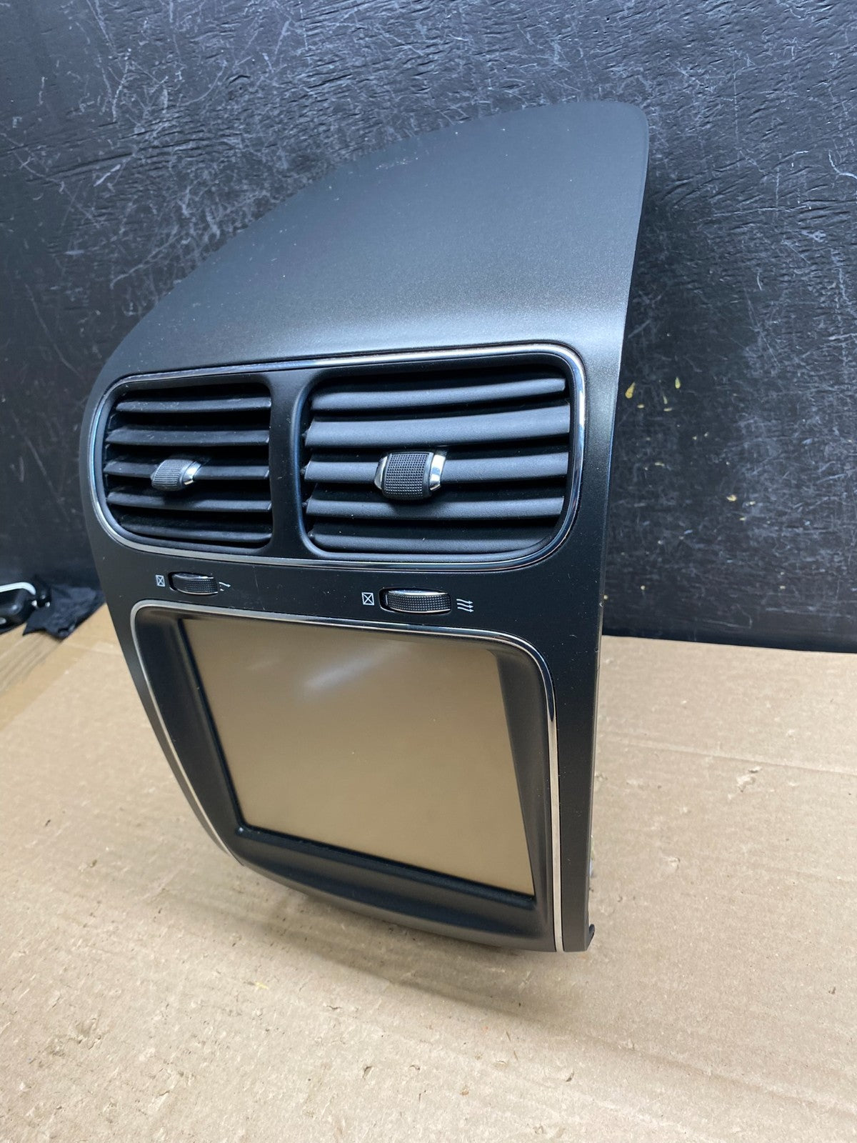 2011 to 2019 Dodge Journey 8.4 Radio Display Screen Air Vents AG6433 DG2