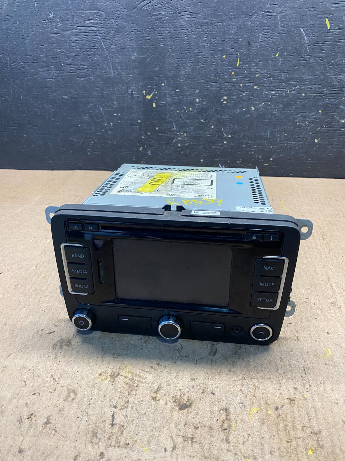 2006 to 2009 Volkswagen Tiguan Radio AM/FM CD Player OEM V9121 DG0