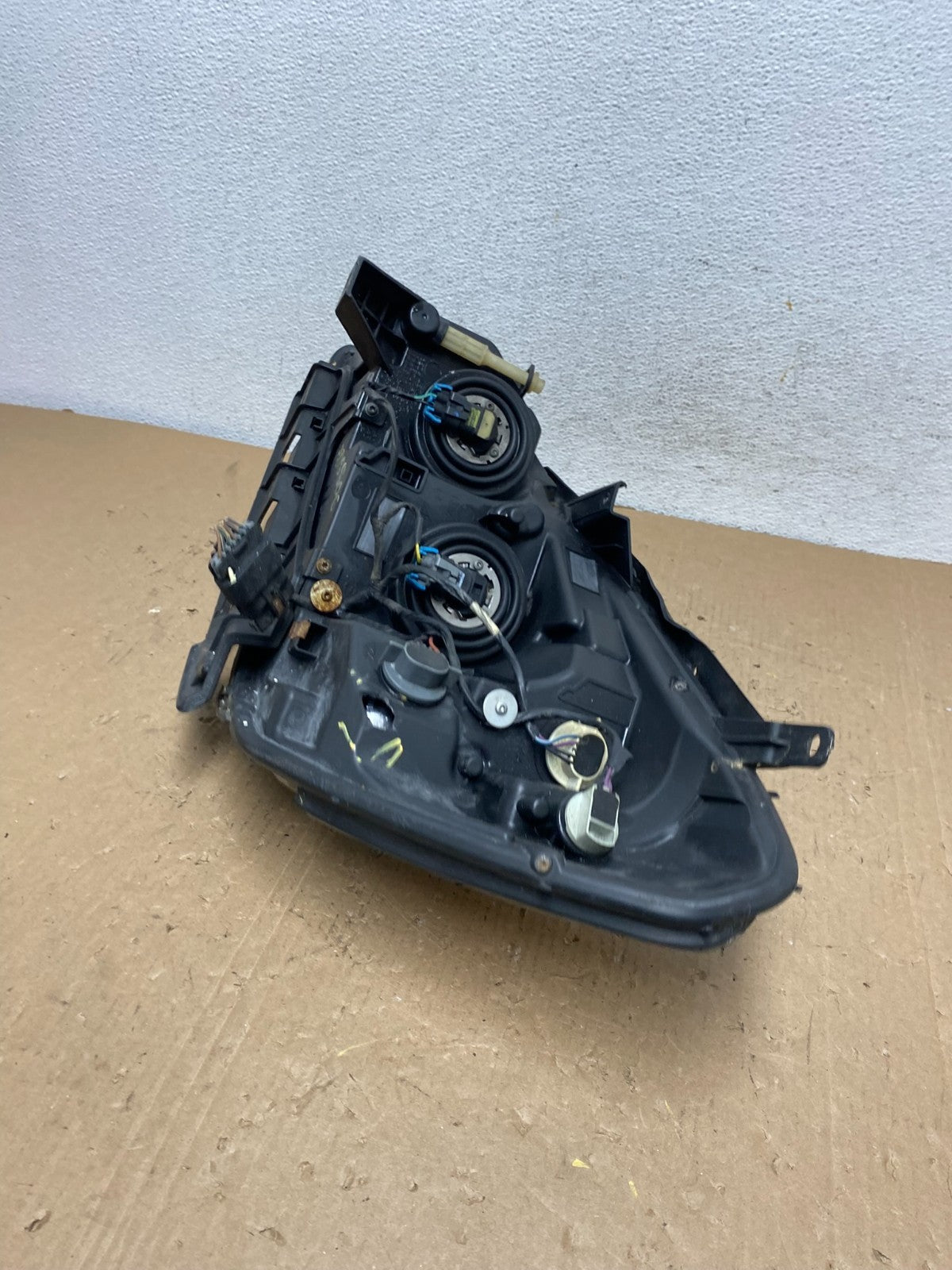 2006 to 2008 Buick Lucerne Right Passenger Side Halogen Headlight AD8806 DW8
