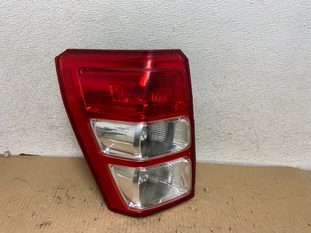 2006 to 2011 Suzuki Grand Vitara Left Driver LH Tail Light AH2908 DG0