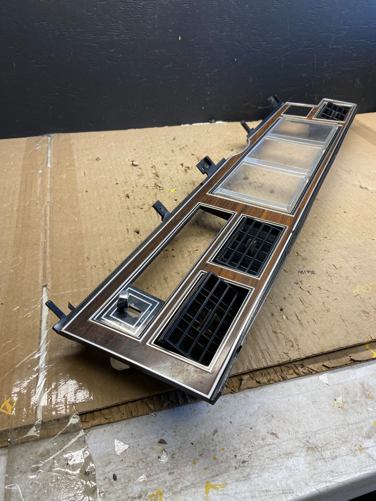 1981-1899 Lincoln Continental Mark VI  Speedometer Dash Bezel Air Vent ab5741 DG2