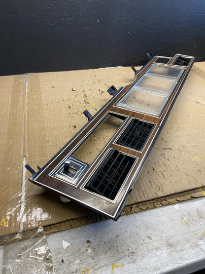 1981-1899 Lincoln Continental Mark VI  Speedometer Dash Bezel Air Vent ab5741 DG2