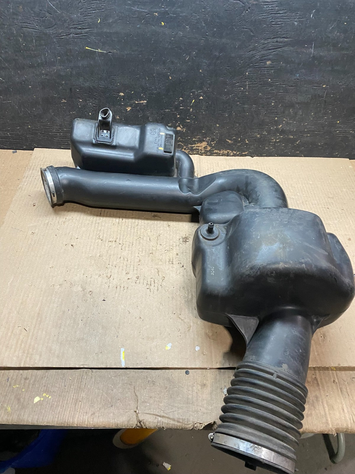 2011 - 2013 Dodge Durango 3.6L Resonator Air Intake Tube OEM  u7736 DG5