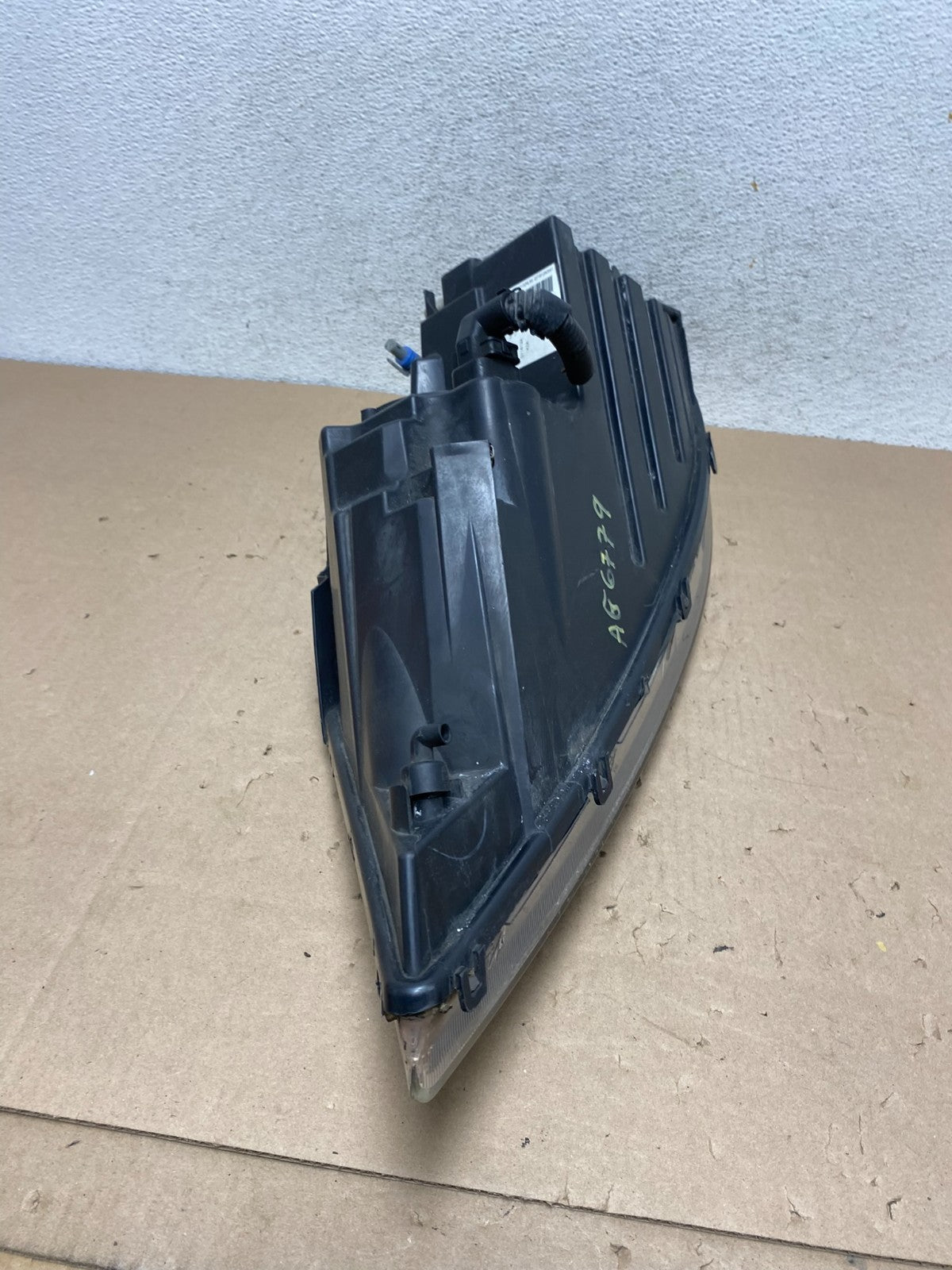 2011 to 2013 Kia Sorento Right Passenger RH Side Headlight Halogen AG6779 DW8