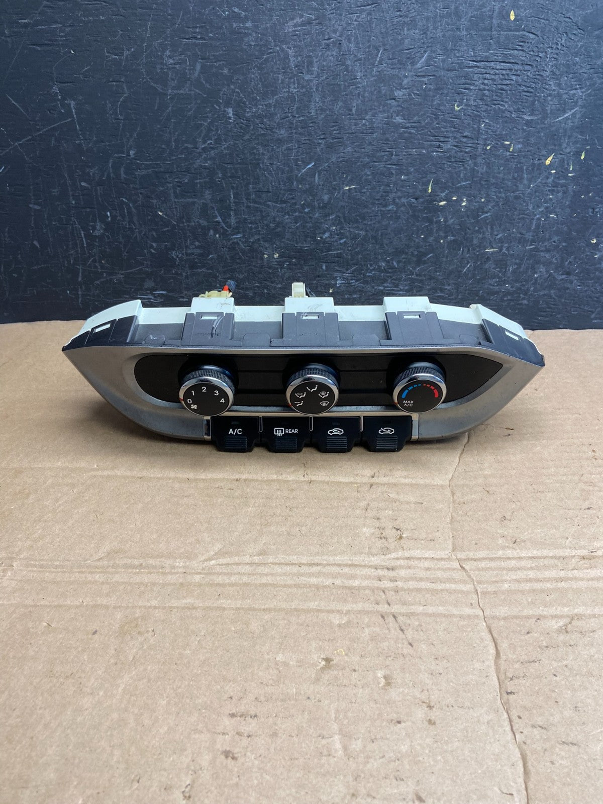 2012- 2015 Kia Rio Climate Control Panel Trim Air Vents V7560 DG0
