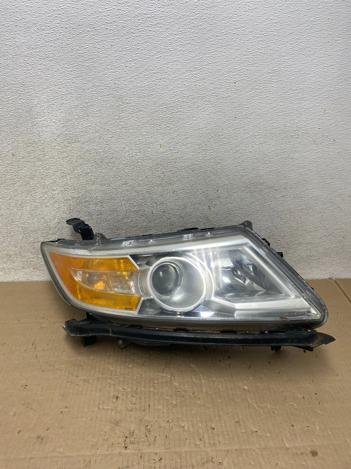 2011 to 2013 Honda Odyssey Front Right Passenger Headlight Halogen AI2267 DW0