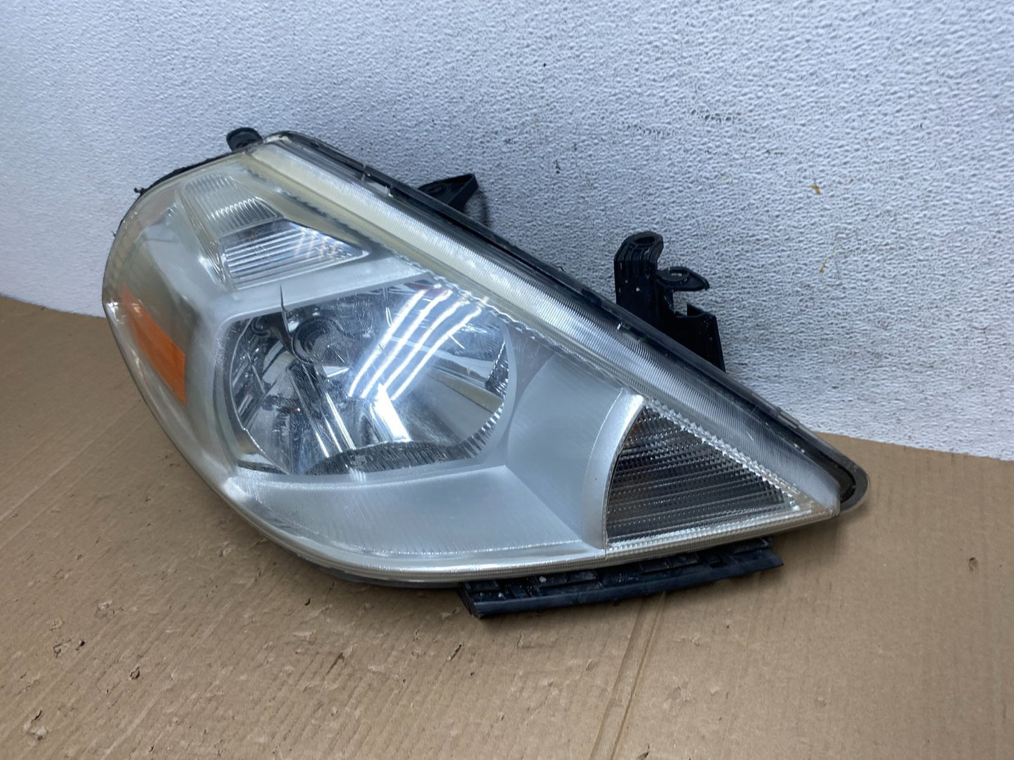 2008 to 2012 Nissan Versa Headlight Right Passenger Rh Side AE9013 DW1
