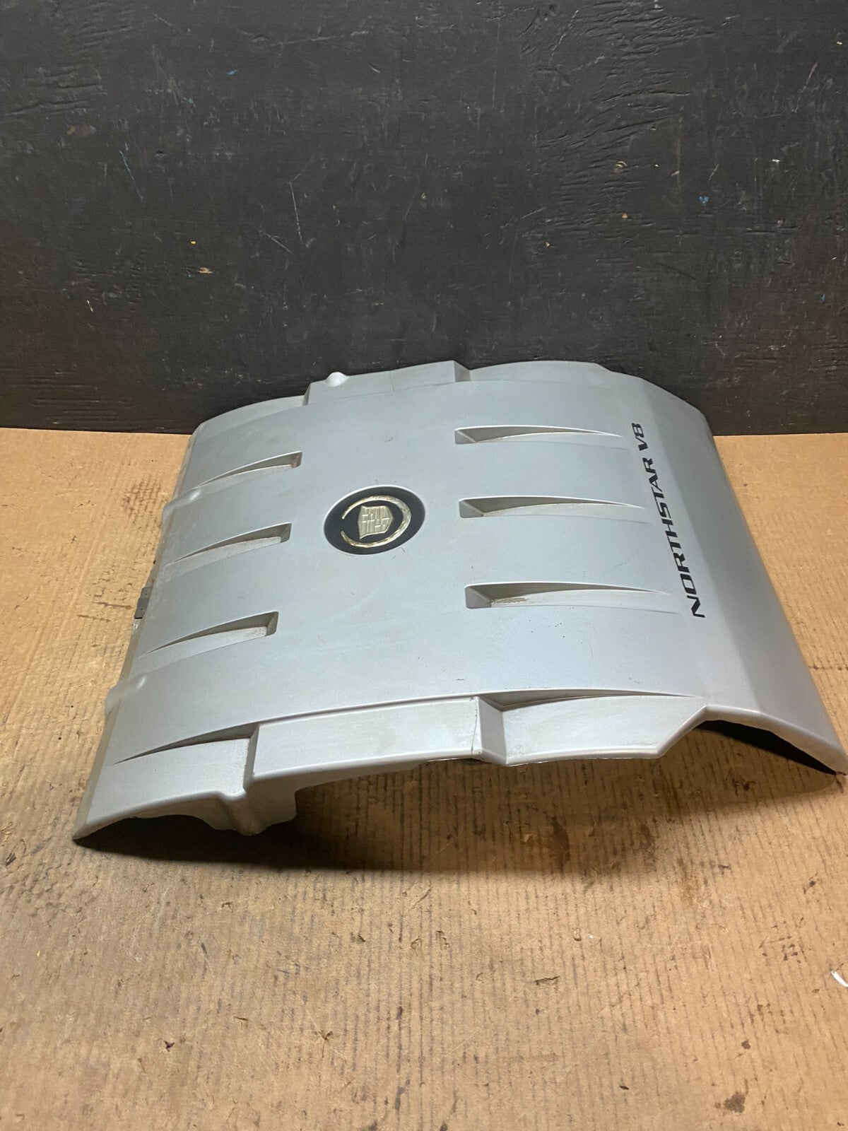 1997 to 2004 Cadillac Deville Seville Northstar Engine Motor Cover H4833 DG12