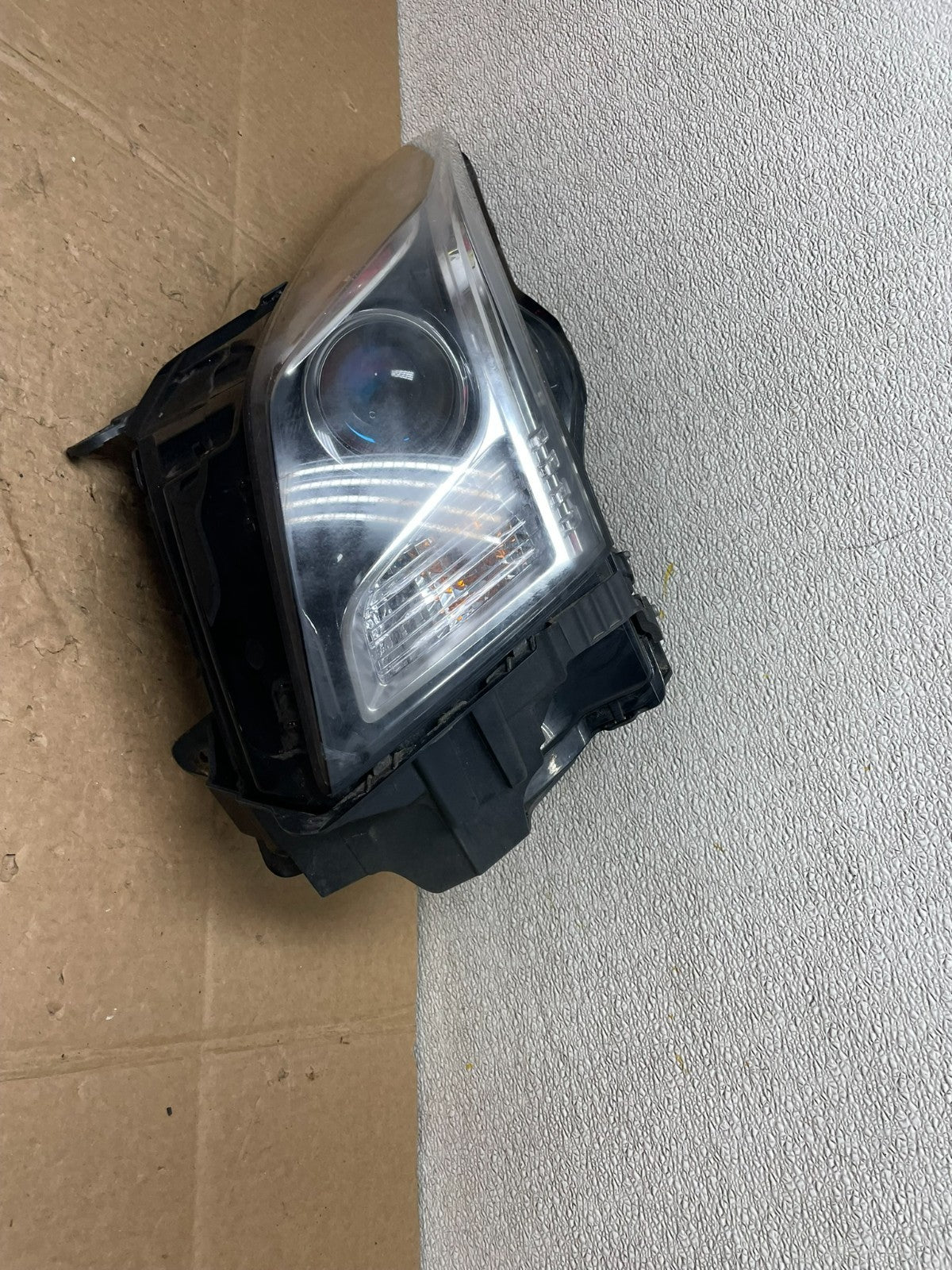 2013 to 2018 Cadillac Ats Left Driver LH Side Halogen Headlight OEM Y8932 DW1