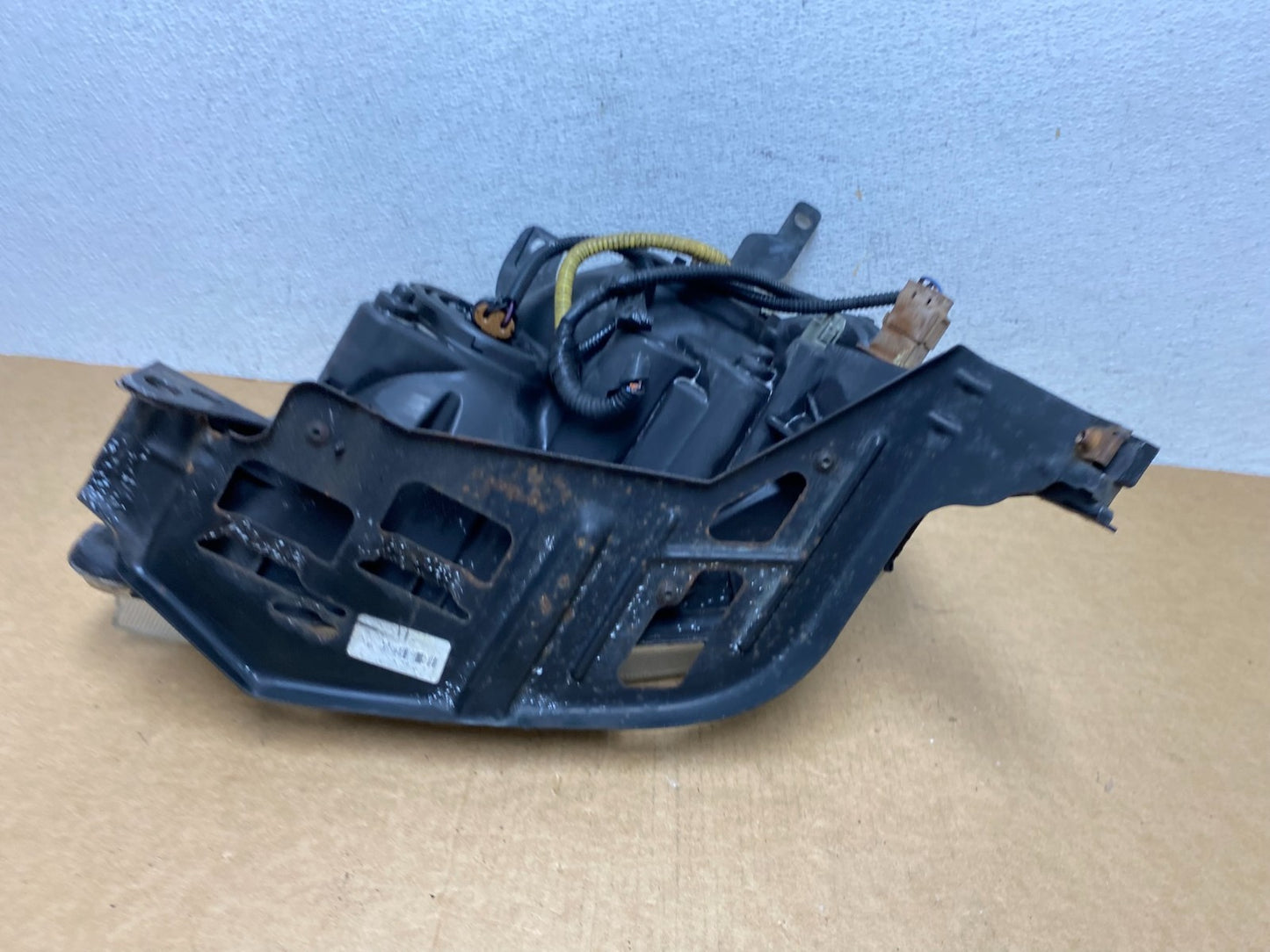 2005 to 2007 Ford Five Hundred Halogen Right Passenger Side Headlight AD4481 DW8