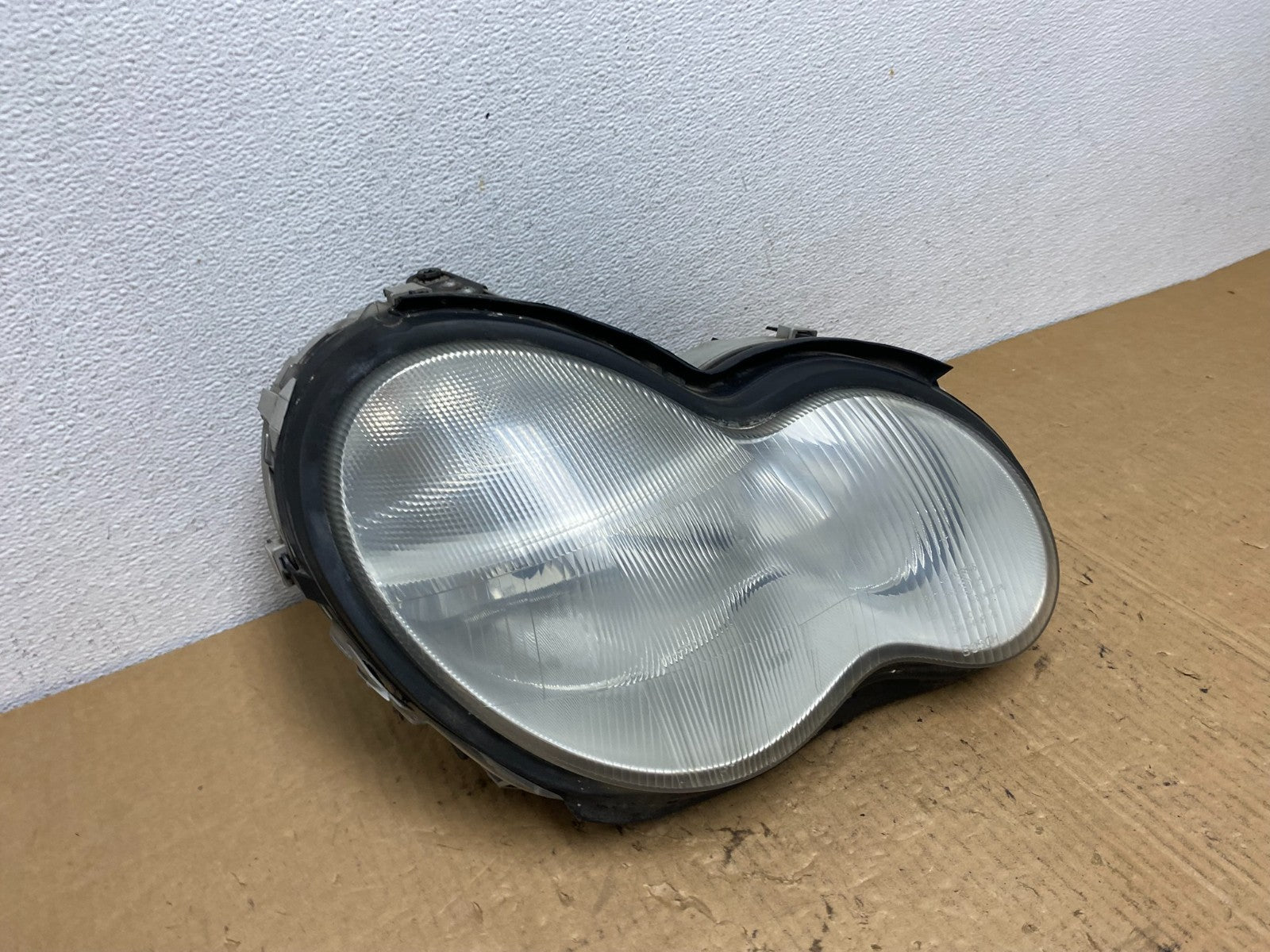 2001 - 2004 Mercedes-Benz C Class Halogen Right Passenger Headlight AC77582