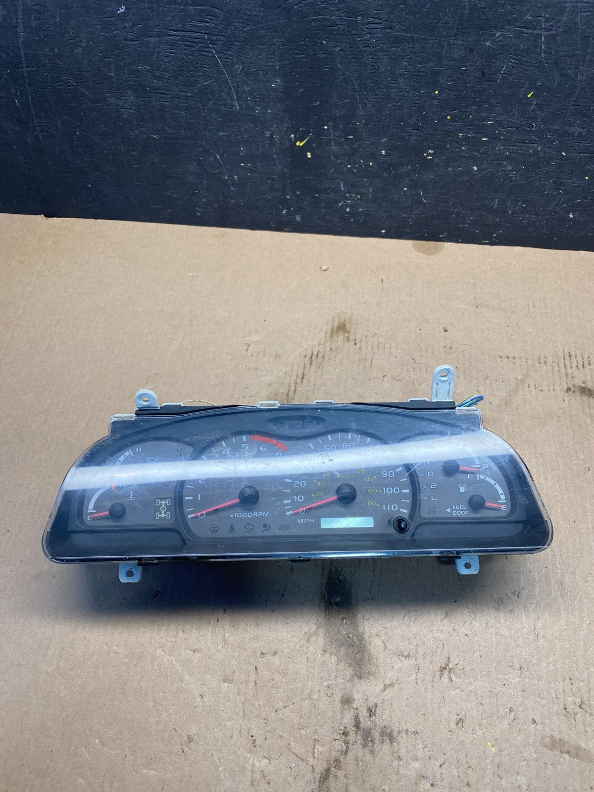 2001 to 2004 Toyota Sequoia Speedometer Insrument Gauge Cluster Q7336 DG0