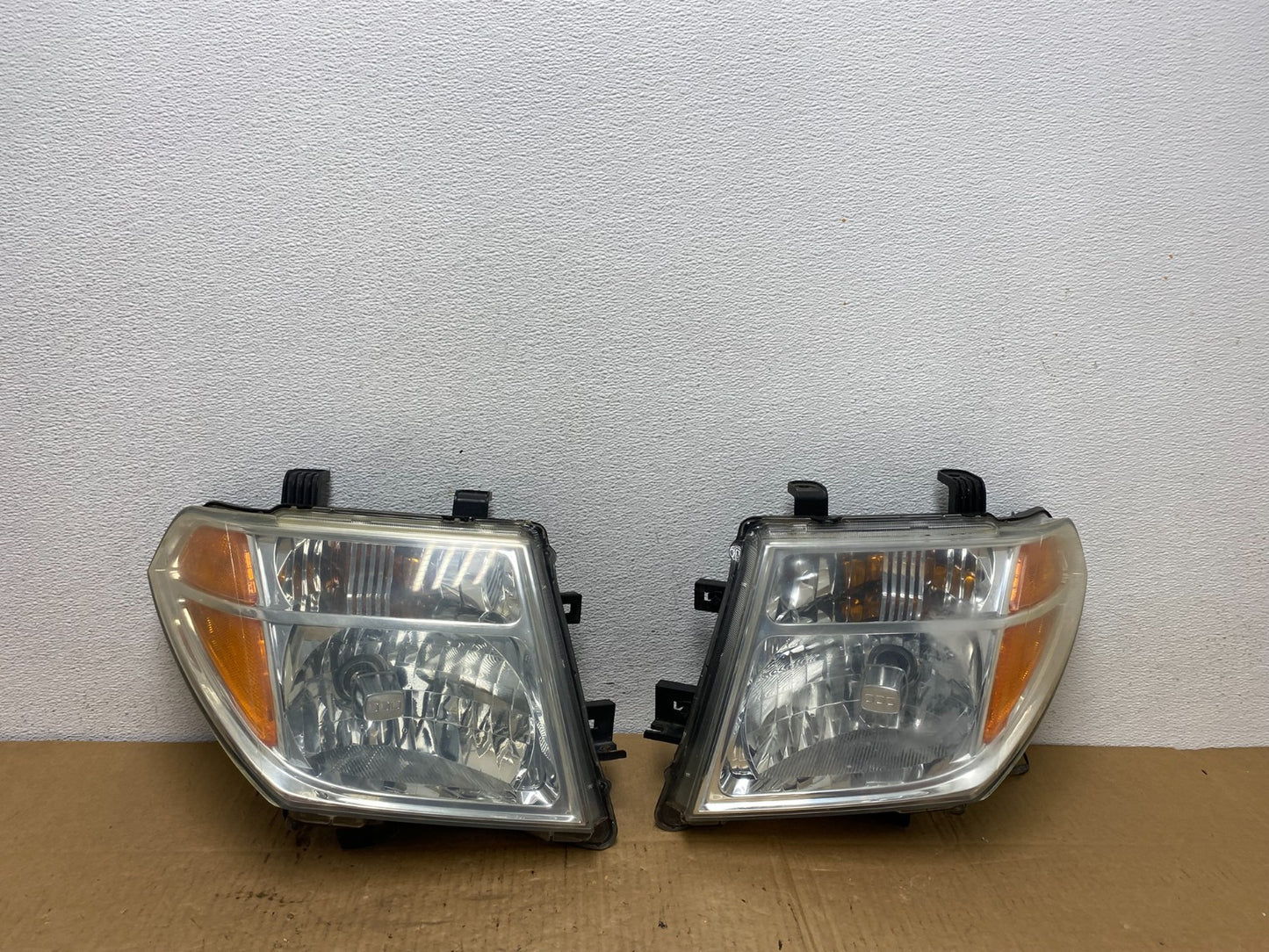 2005 2006 2007 Nissan Pathfinder Halogen Headlights Left+Right AC7720 DW0