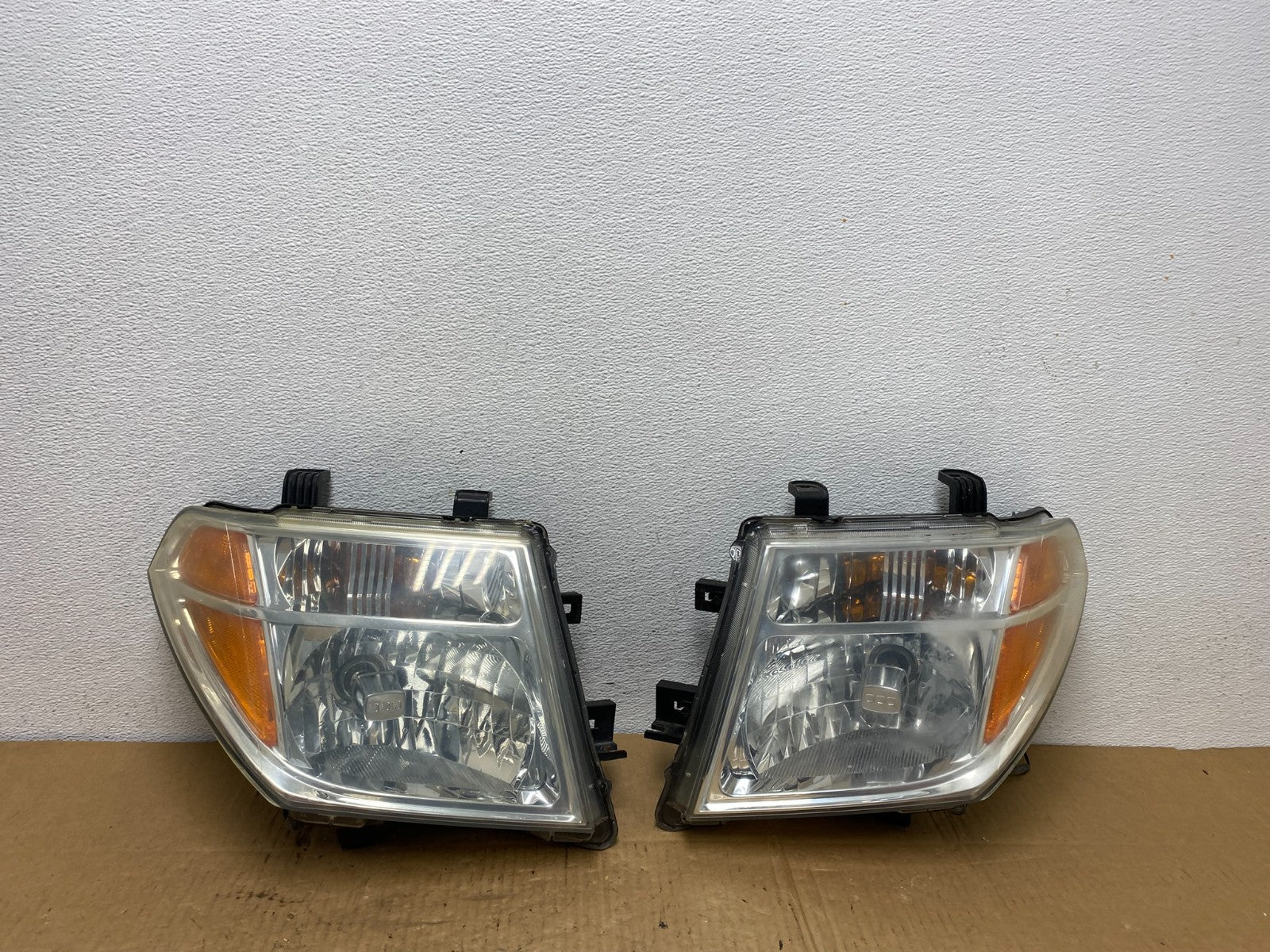 2005 2006 2007 Nissan Pathfinder Halogen Headlights Left+Right AC7720 DW0