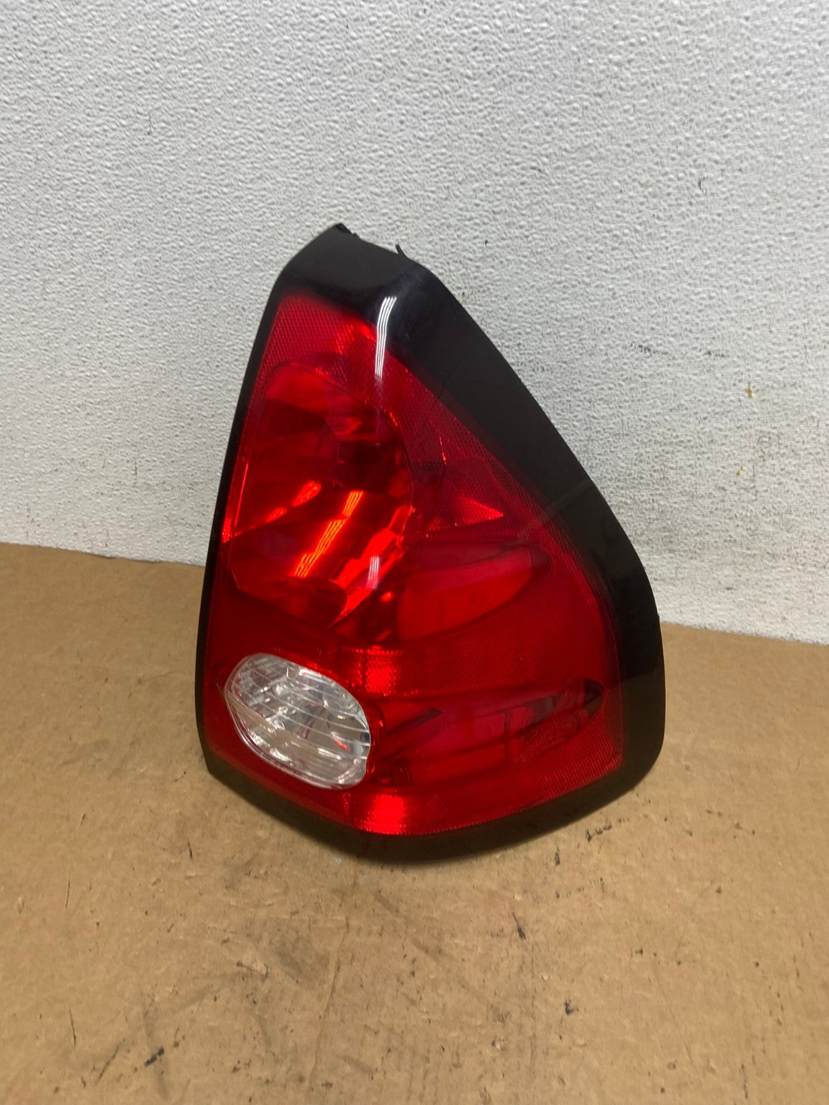 2001 - 2005 Pontiac Aztek Right Passenger Side Tail Light AD5154 LK0