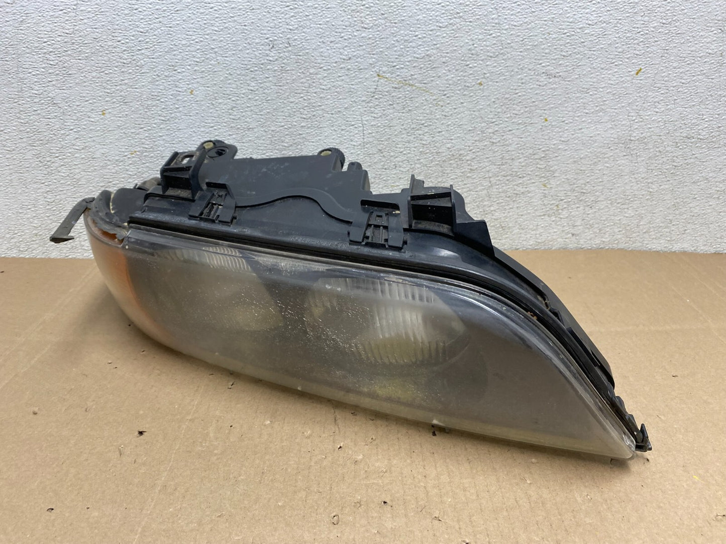 1997 - 2000 BMW E39 5 Series Headlight Right Passenger RH Halogen OEM J8505 DW2