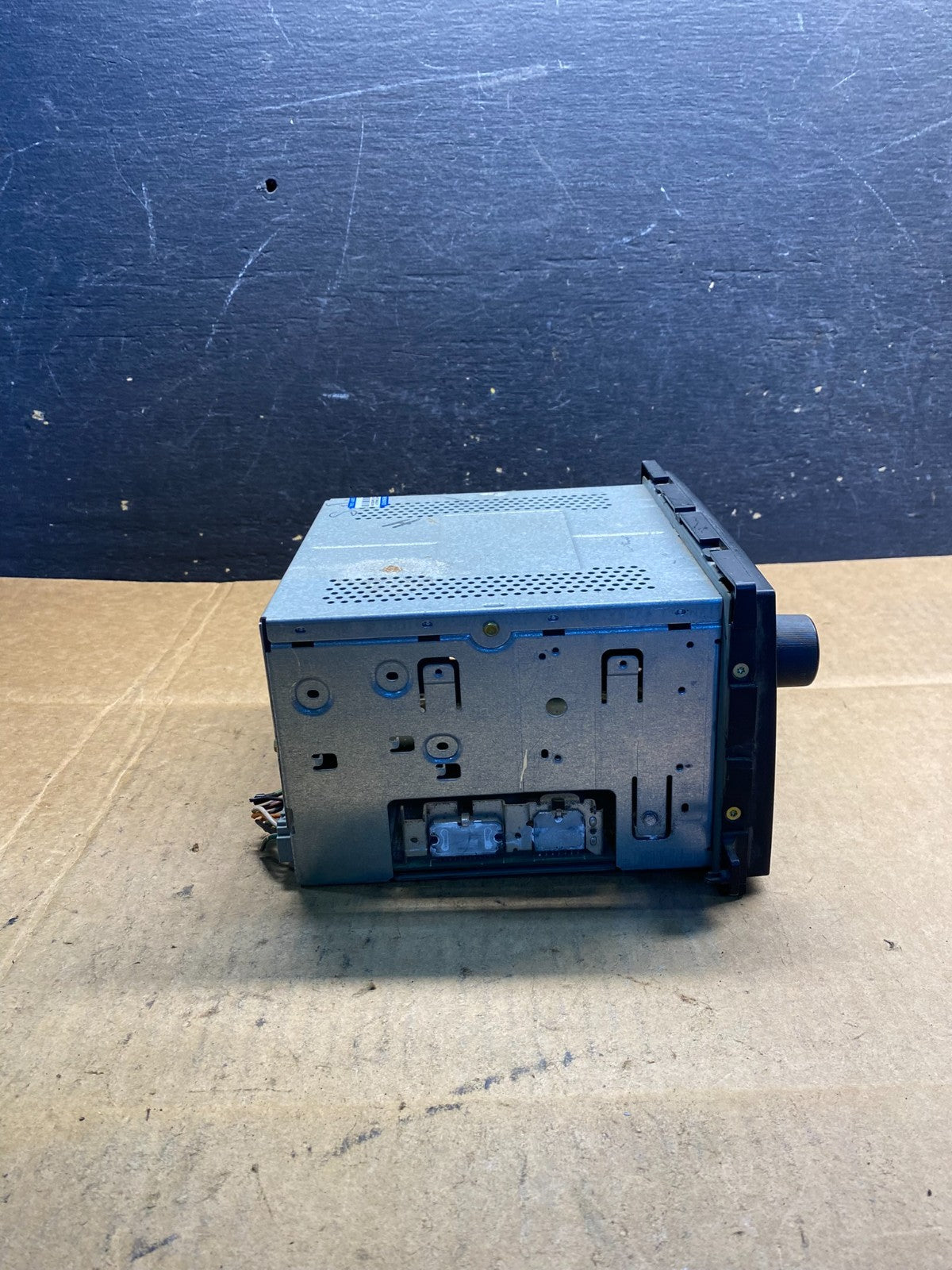 2005 to 2007 Ford F250 F350 Radio Audio AM/FM Receiver  OEM AB3799 DG2