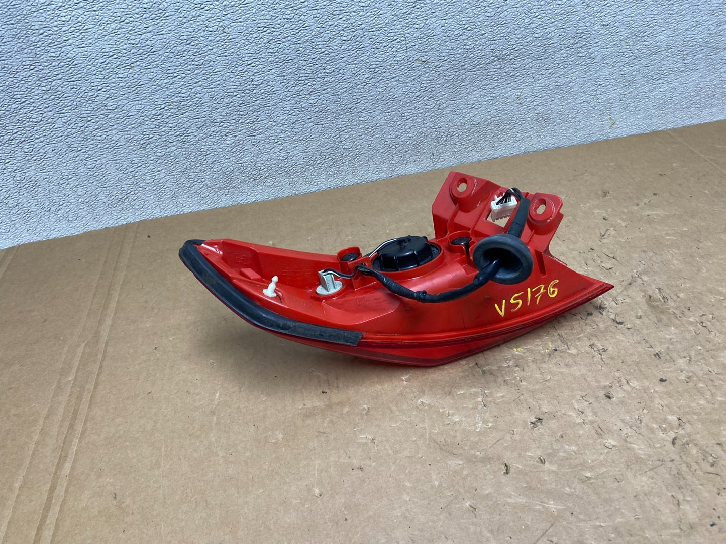 2003 to 2008 Infiniti FX35 FX45 Right Passenger RH Side Tail Light OEM V5176 DW6