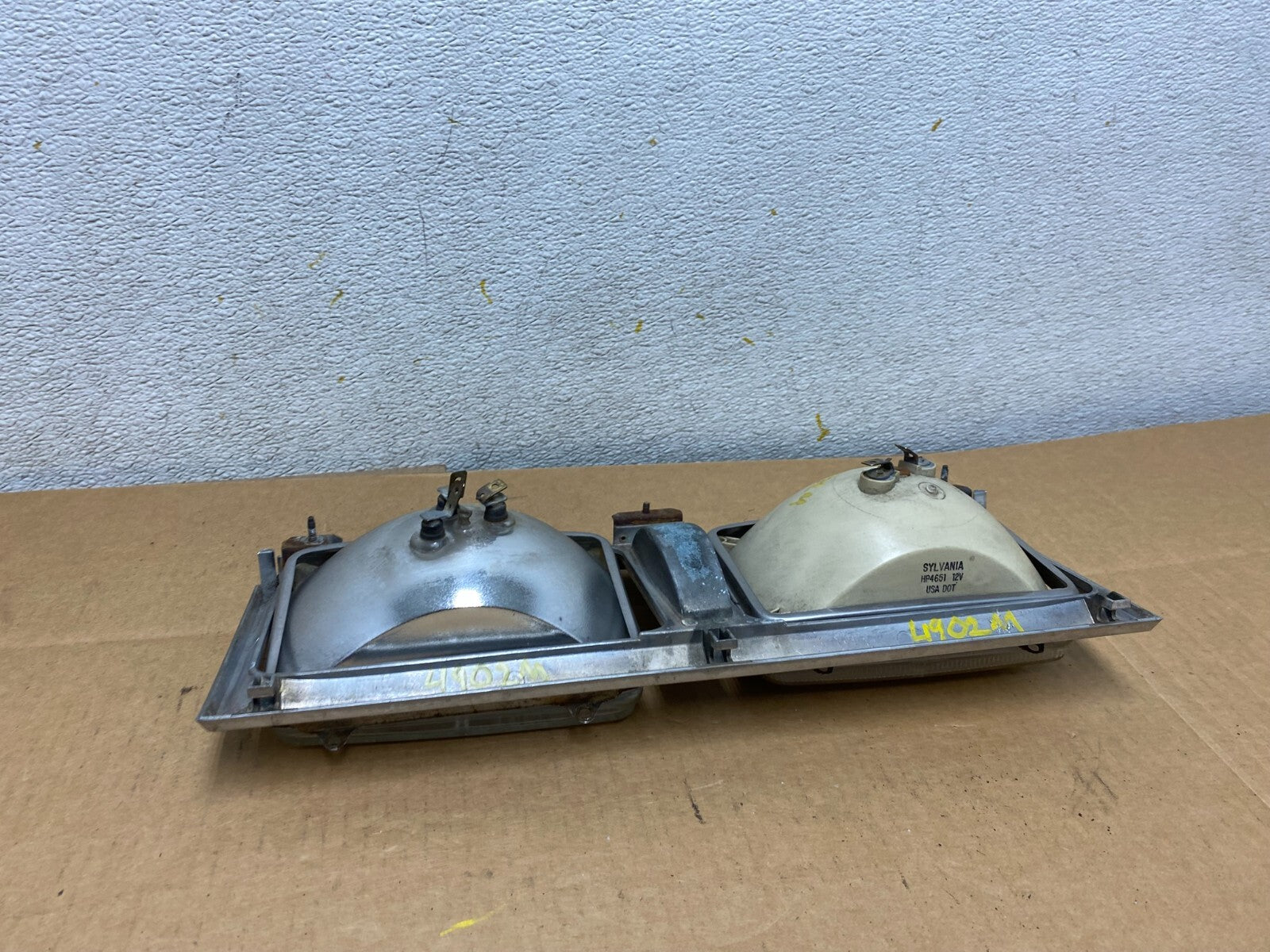 1980 to 1989 Lincoln Town Car Left Or Right HeadLight E0VB-130520-AH N40615