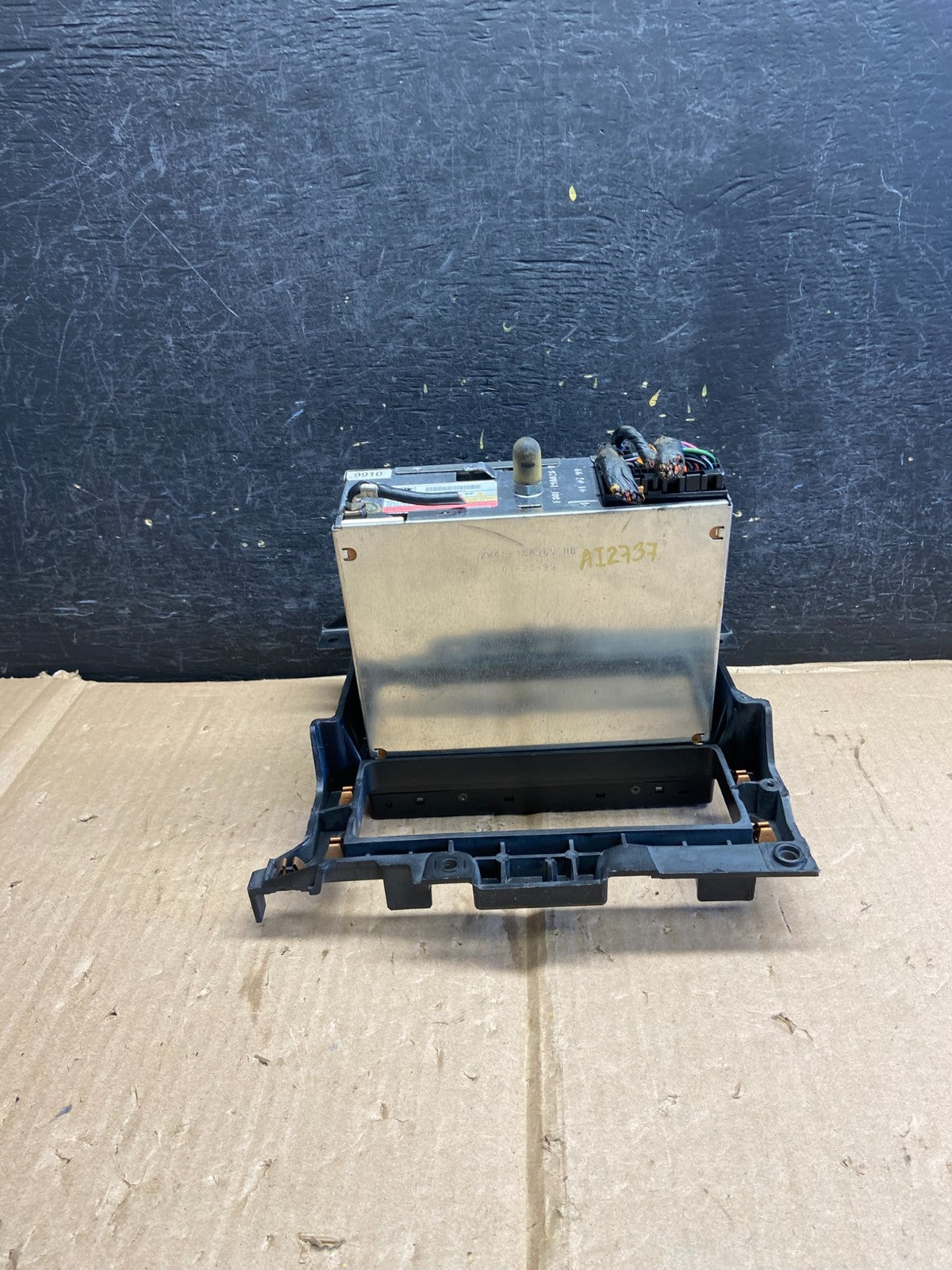 1999 2000 2001 Lincoln Navigator Radio Stereo 6 CD Player AM/FM AI2737 DG4