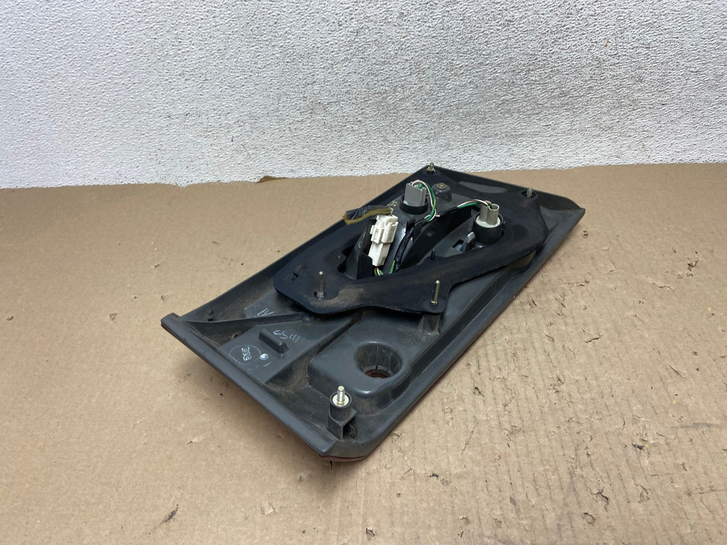 2000 2001 Lexus ES300 Inner Right Passenger RH Side Tail Light AG6988 LK4
