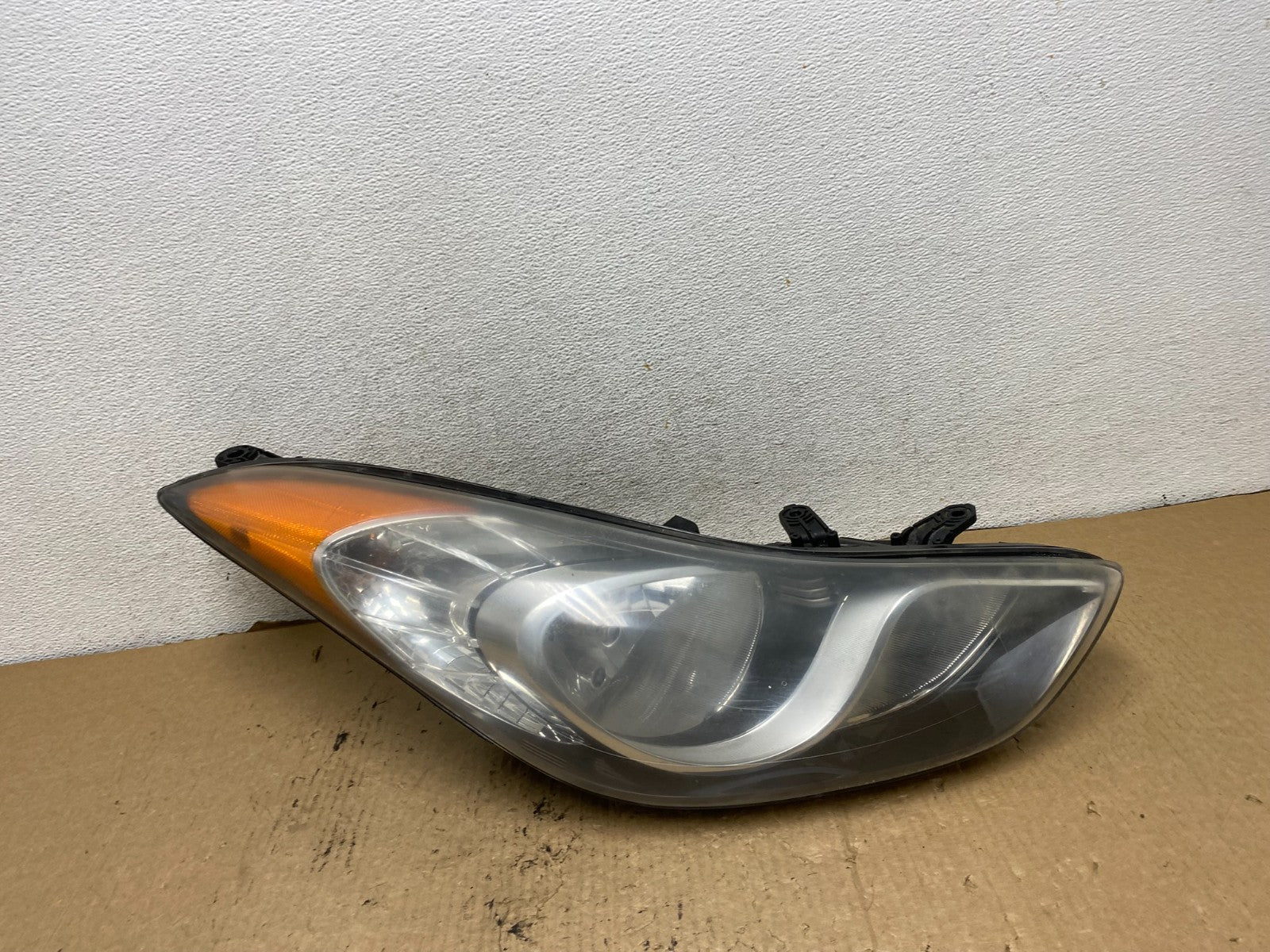 2011 2012 2013 Hyundai Elantra Right Passenger Headlight AG2375 DW0