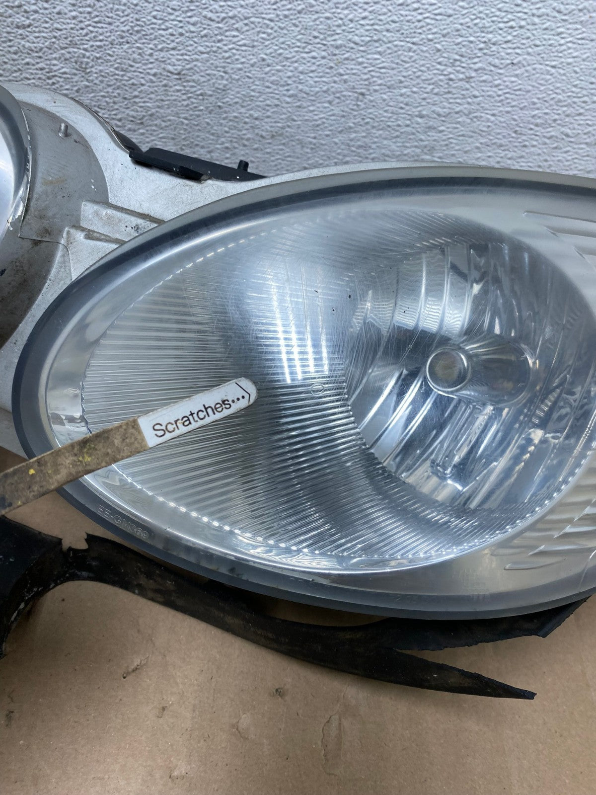 2005 to 2008 Buick Lacrosse Allure Headlights Left+Right Halogen AF3151 LK4