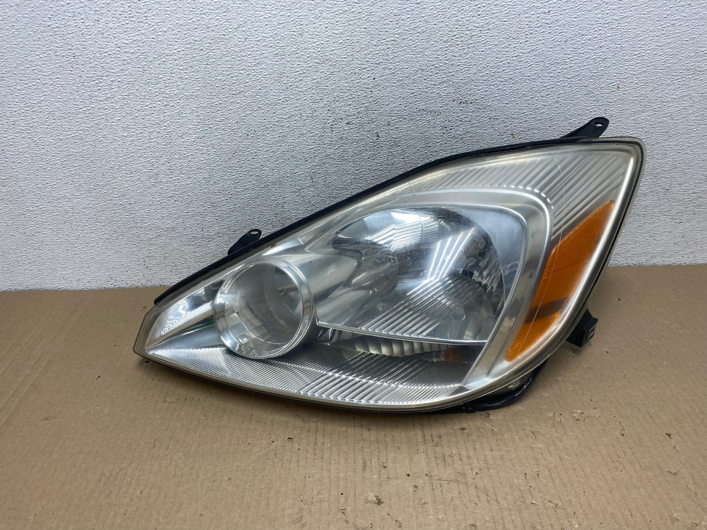 2004-2005 Toyota Sienna Left Driver LH Side Halogen Headlight AE9585 LK0