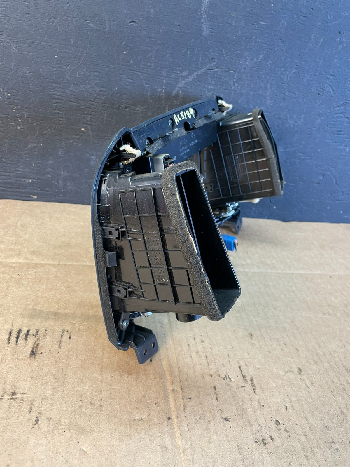 2007 to 2009 Hyundai Santa Fe Center Dashboard Radio Bezel Trim ac5189 DG5