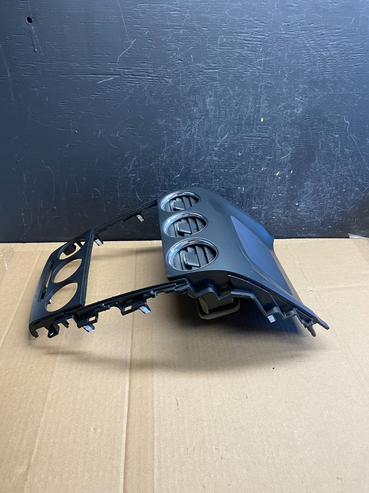 2010 2011 2012 Mazda CX-7 Center Dash Radio Bezel Trim AD2055 DG2