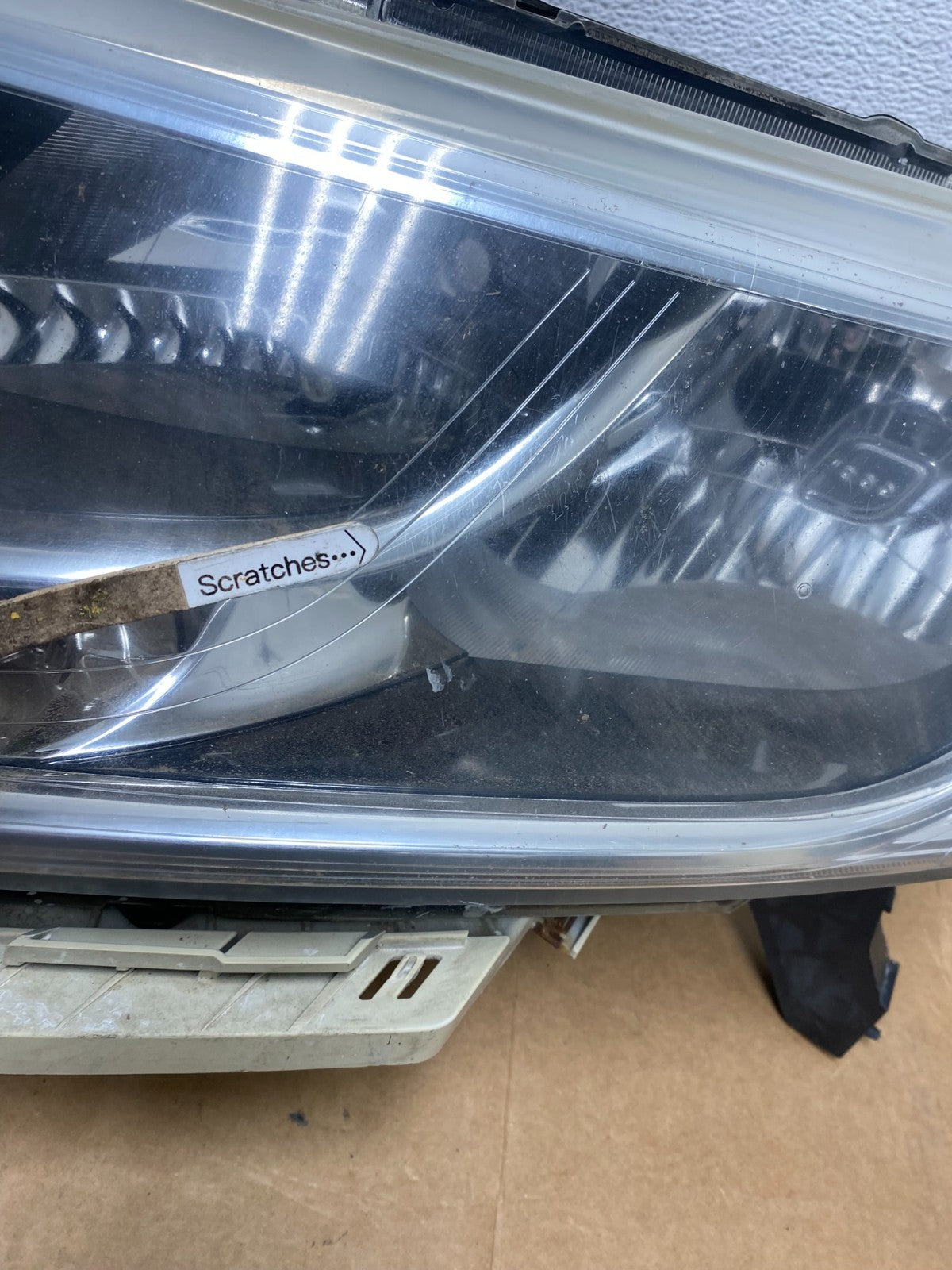 2013 to 2016 Nissan Pathfinder Left Driver LH Side Headlight Halogen AE29103