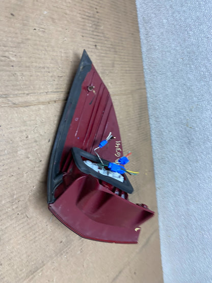 2004 to 2005 Toyota Sienna Left Driver LH Side Tail Light AA63416