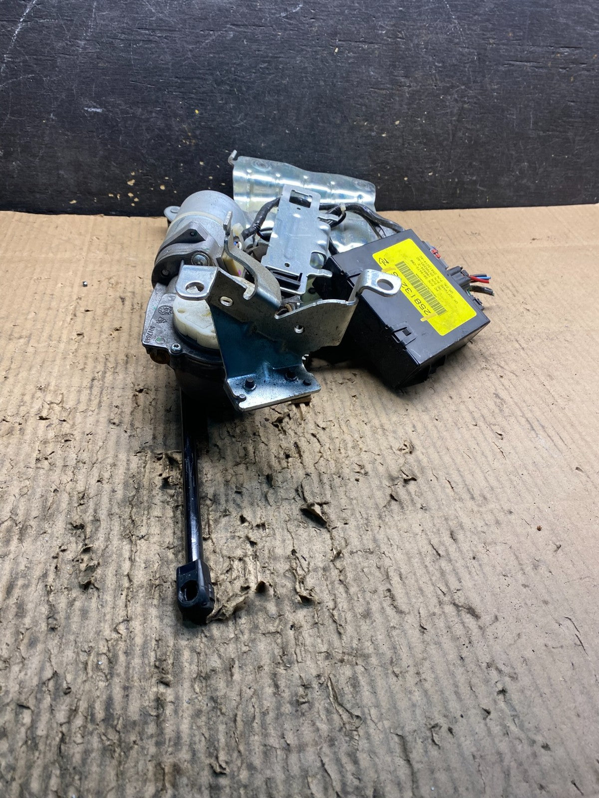 Cadillac Chevrolet Rear Trunk Liftgate Power Motor Actuator y1445 DG4