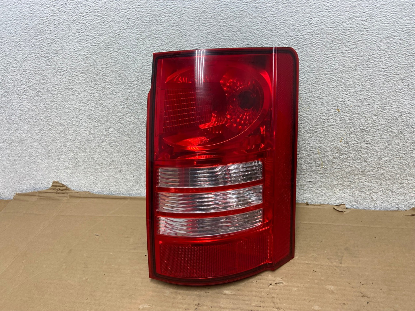 2008 - 2010 Chrysler Town And Country Right Passenger Tail Light AG9210 LK0