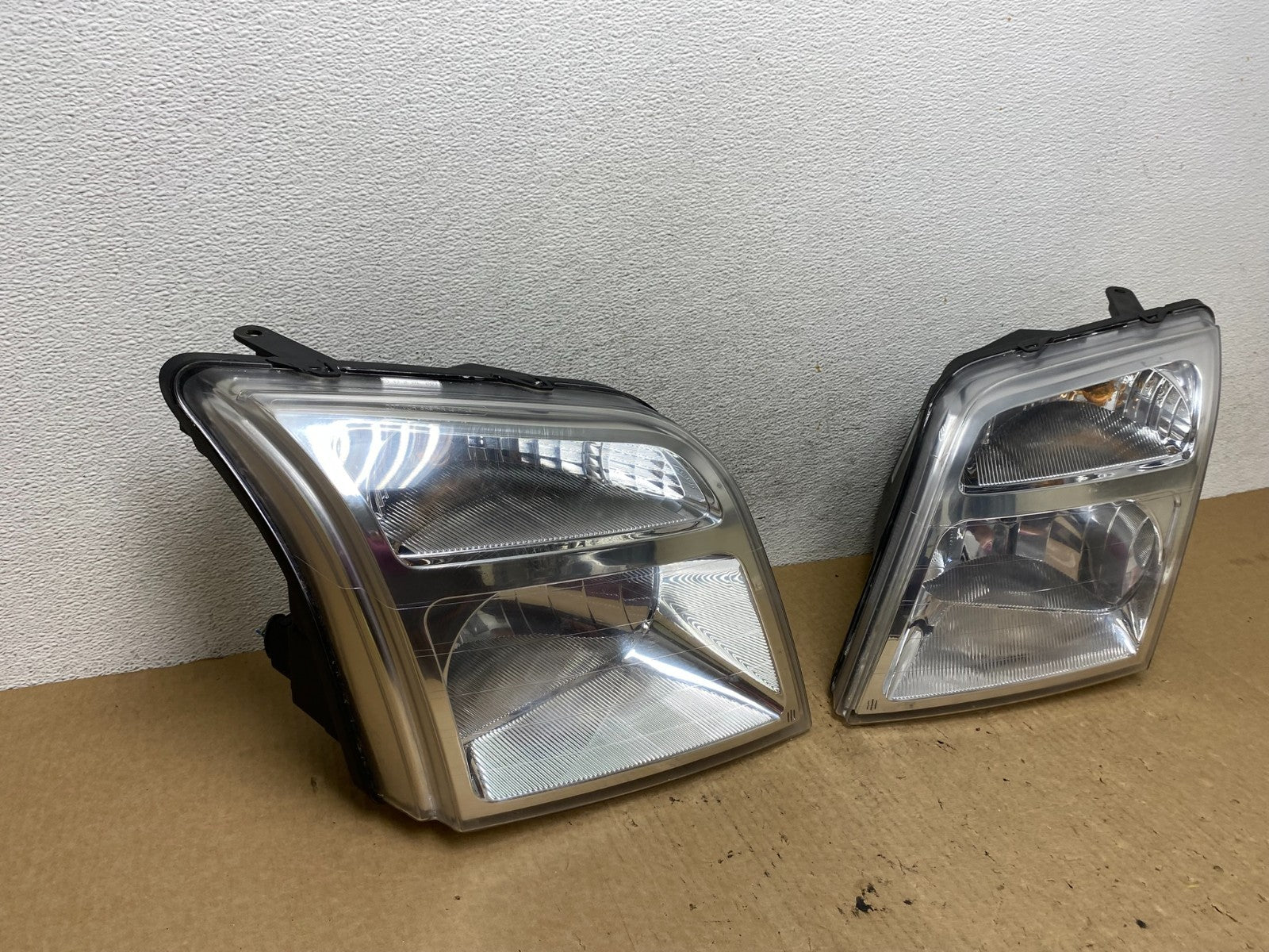 2010 to 2013 Ford Transit Connect Left+Right Side Headlights AF9775 DW2