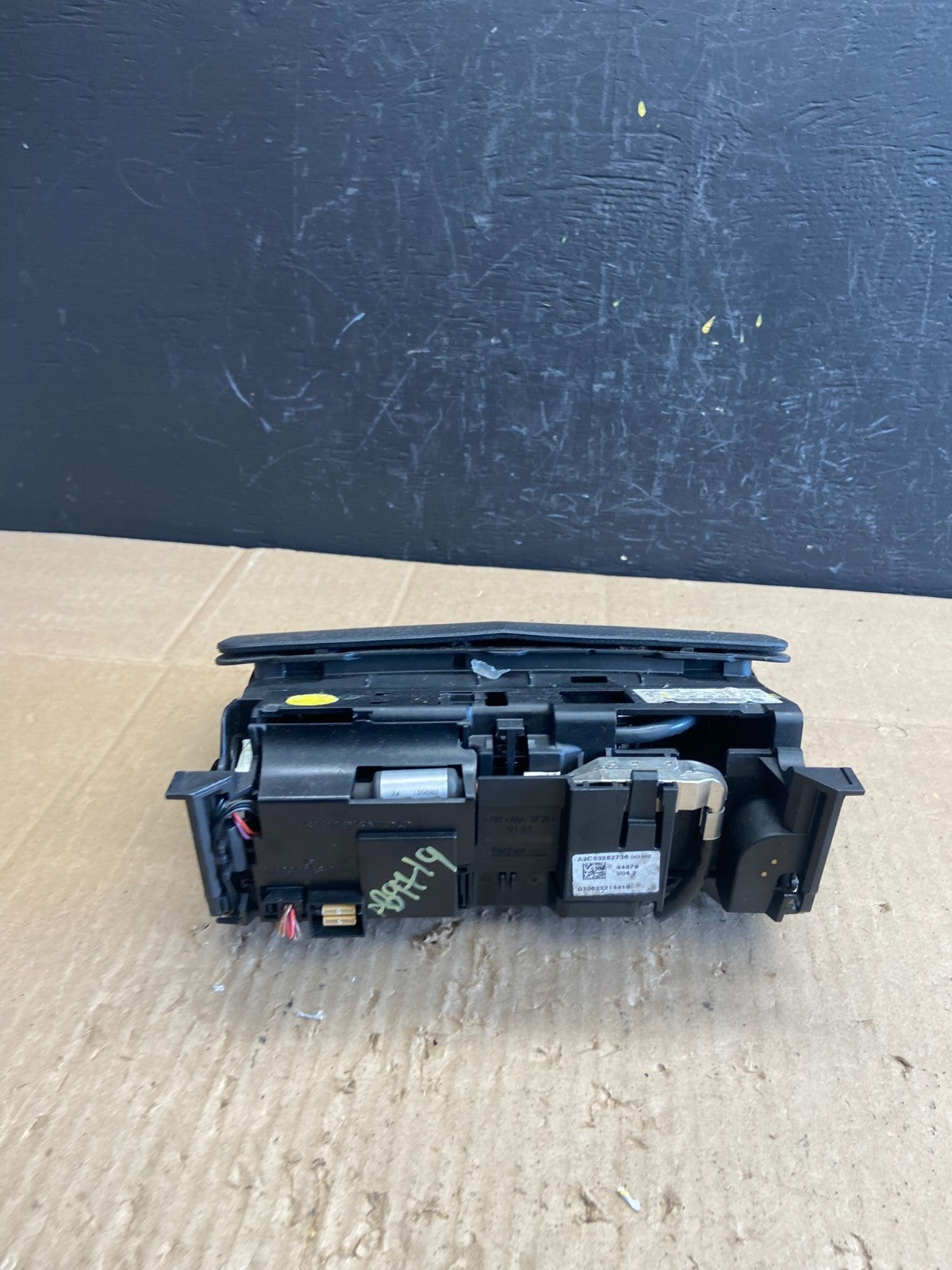 2008-2011 Mercedes W204 C300 Navigation Display Screen Monitor w/Cover AB97193