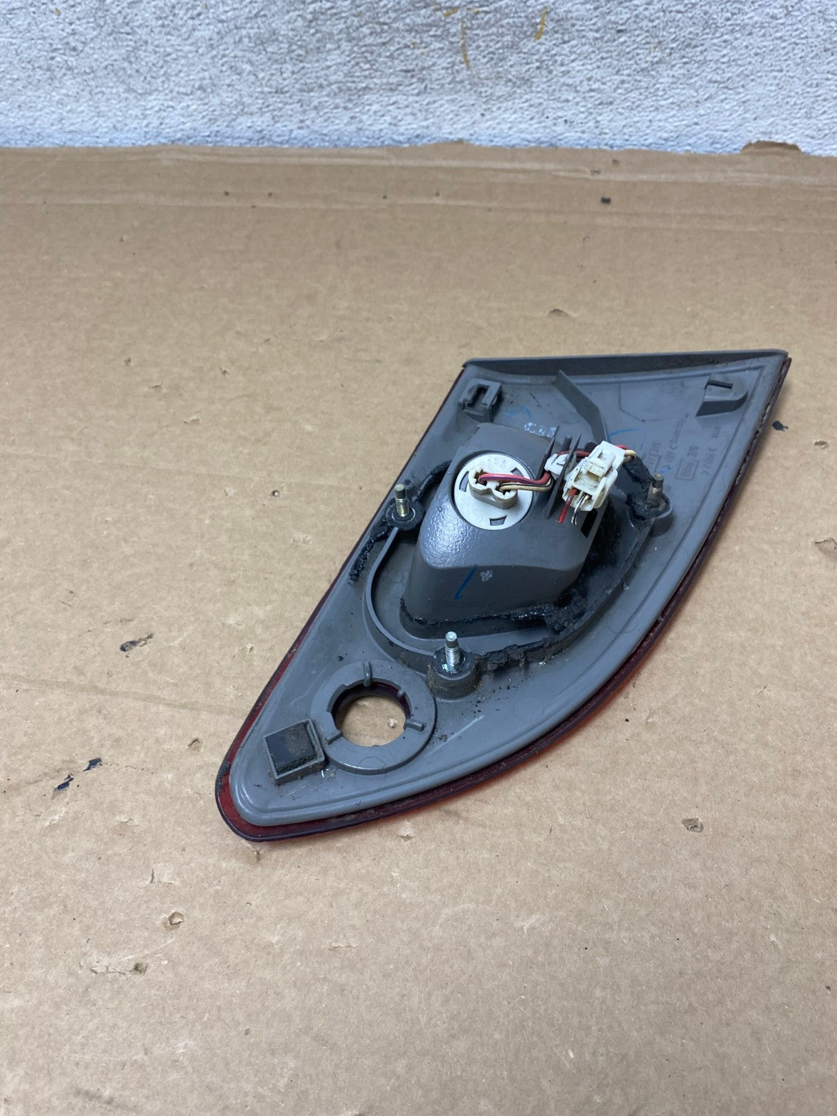 1998-2000 Toyota Corolla Right Passenger RH Side Inner Tail light AH8231 LK6