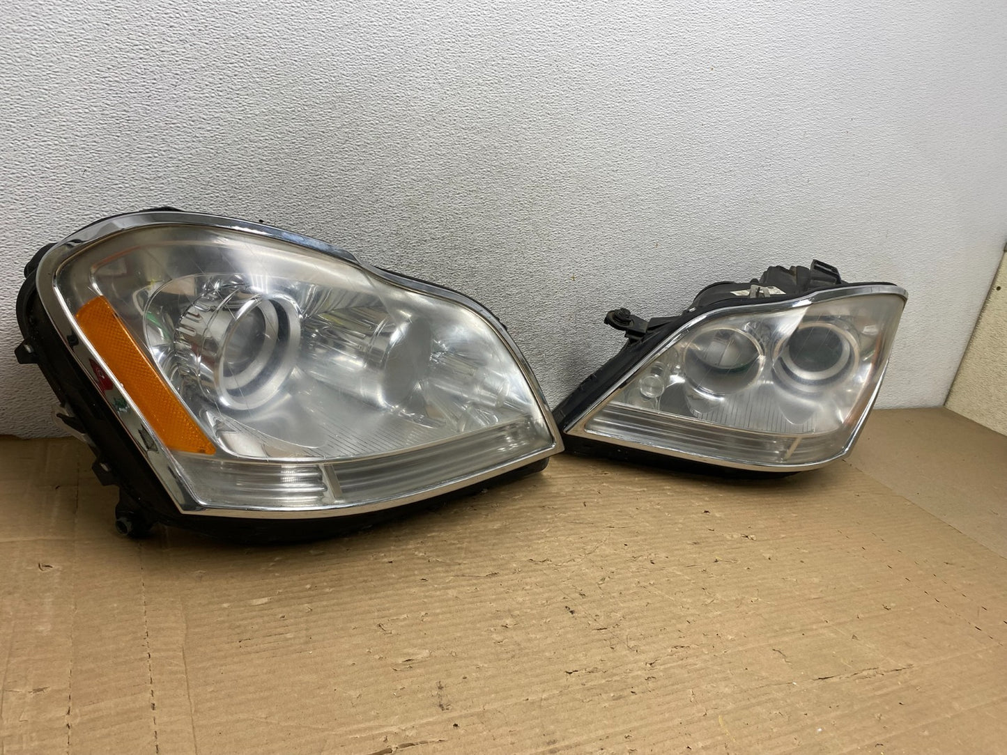 2007 to 2009 Mercedes GL-Class GL450 Headlights Left+Right AG8272 DW1
