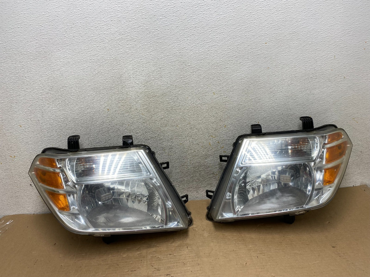 2008 to 2012 Nissan Pathfinder Halogen Headlights Left+Right AH9432 DW0