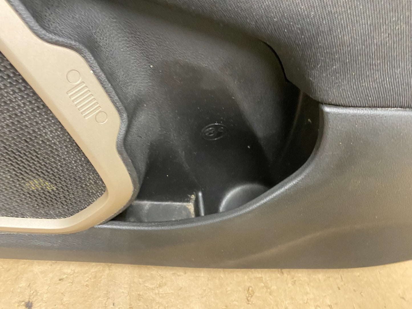 2016 to 2018 Jeep Renegade Front Right Passenger Side Panel Door w9209 DG4