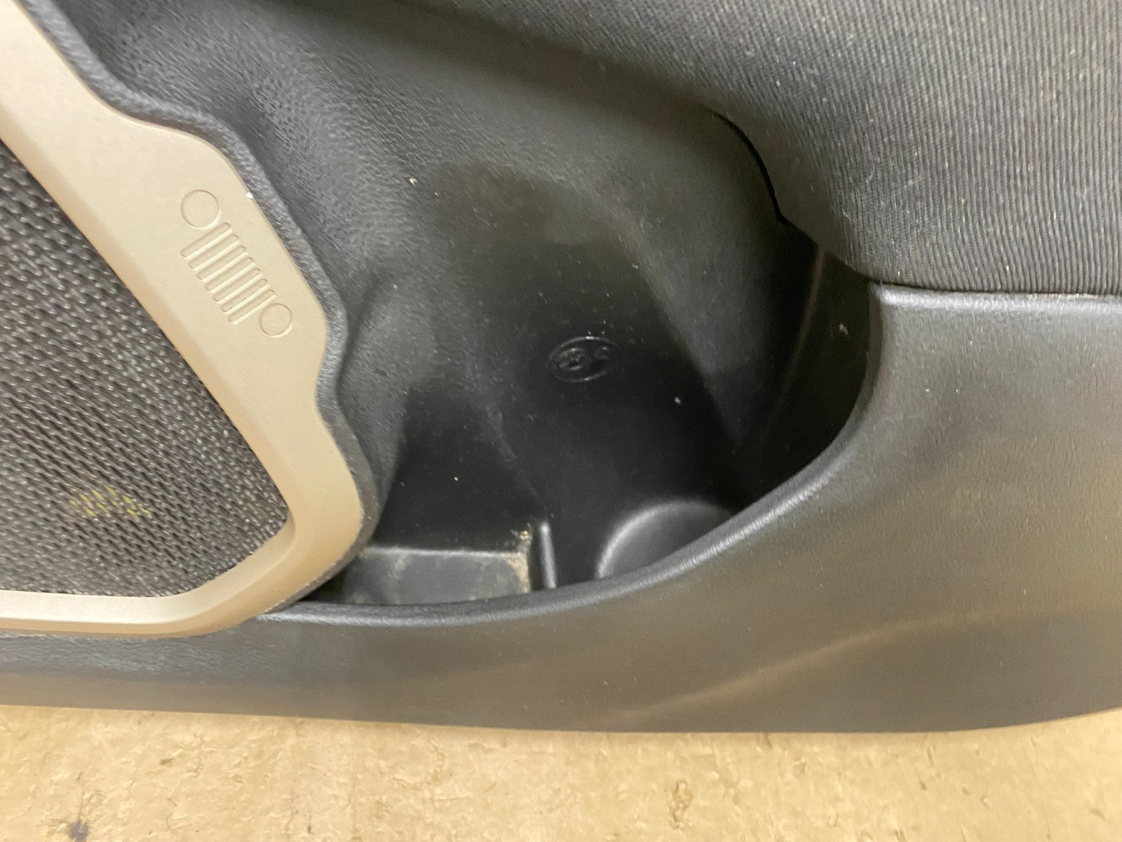2016 to 2018 Jeep Renegade Front Right Passenger Side Panel Door w9209 DG4